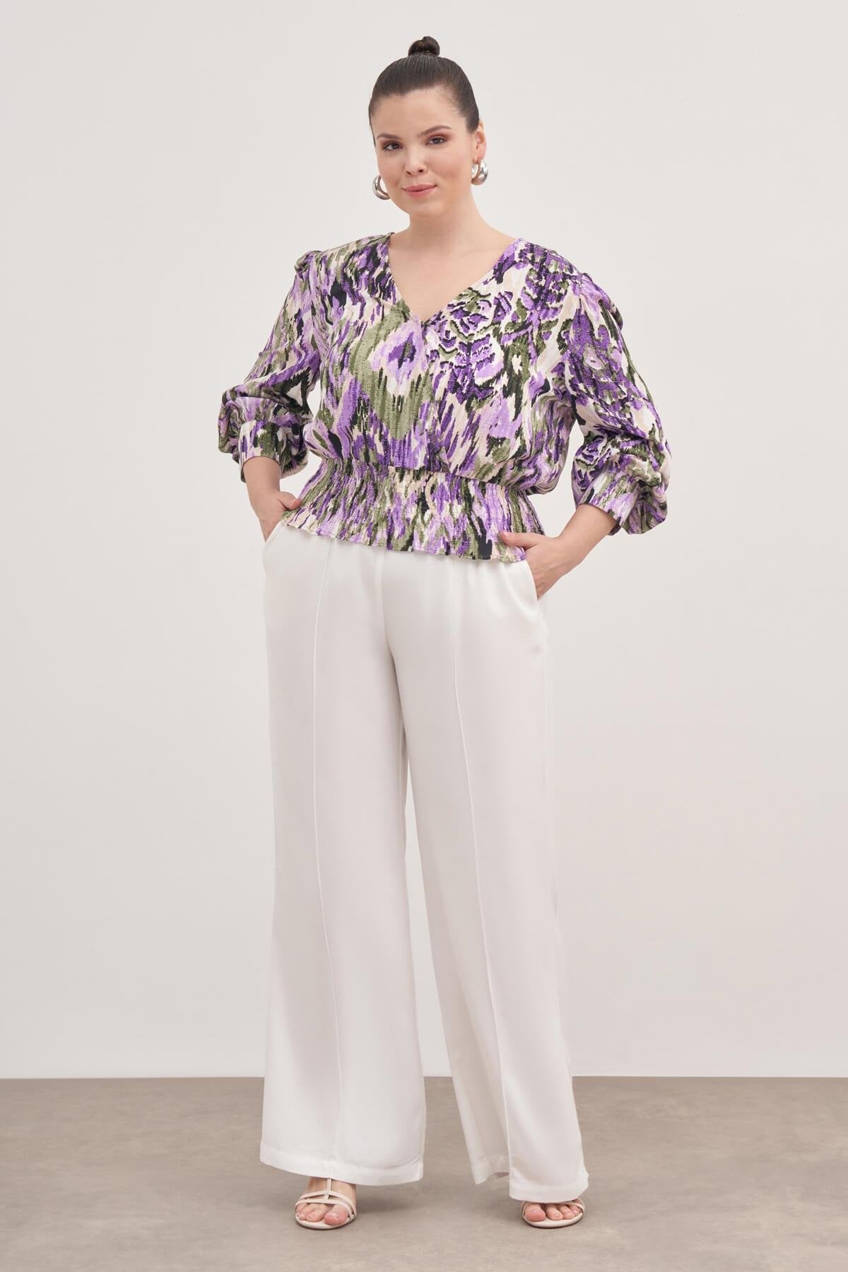 Gipe Detaylı V Yaka Bluz