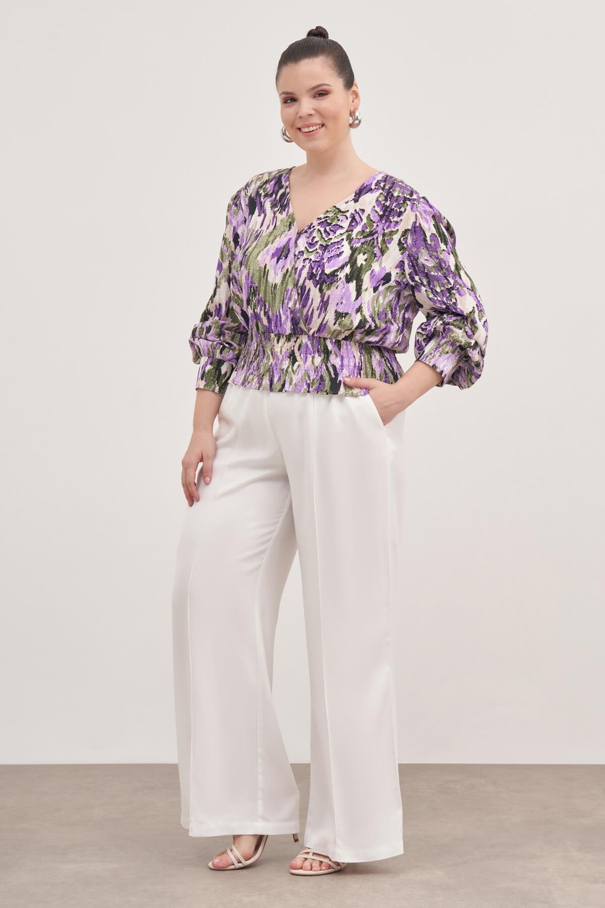 Gipe Detaylı V Yaka Bluz