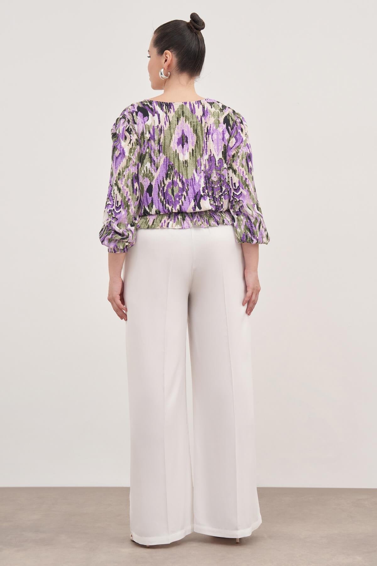 Gipe Detaylı V Yaka Bluz