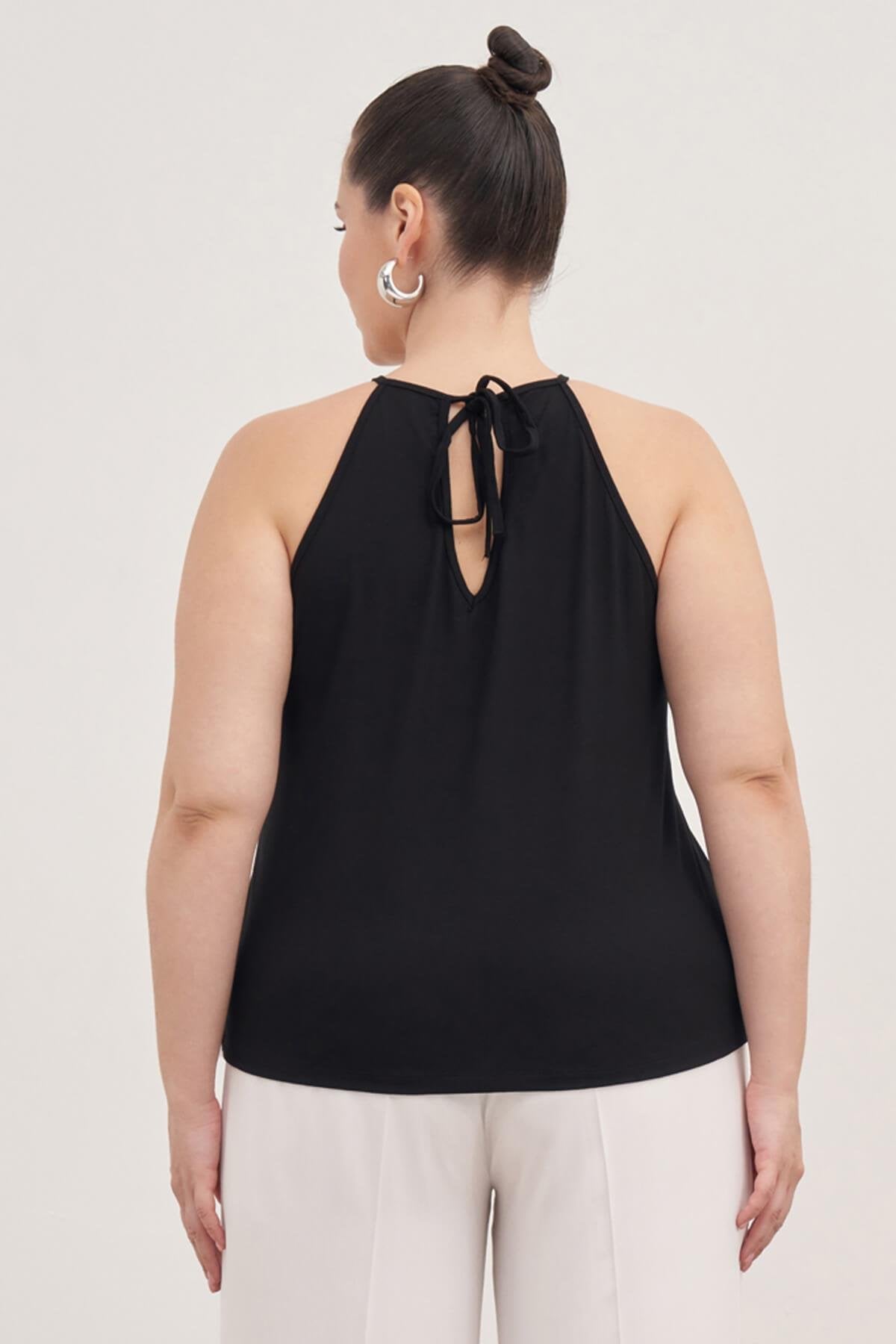 Halter Yaka Bağlamalı Bluz