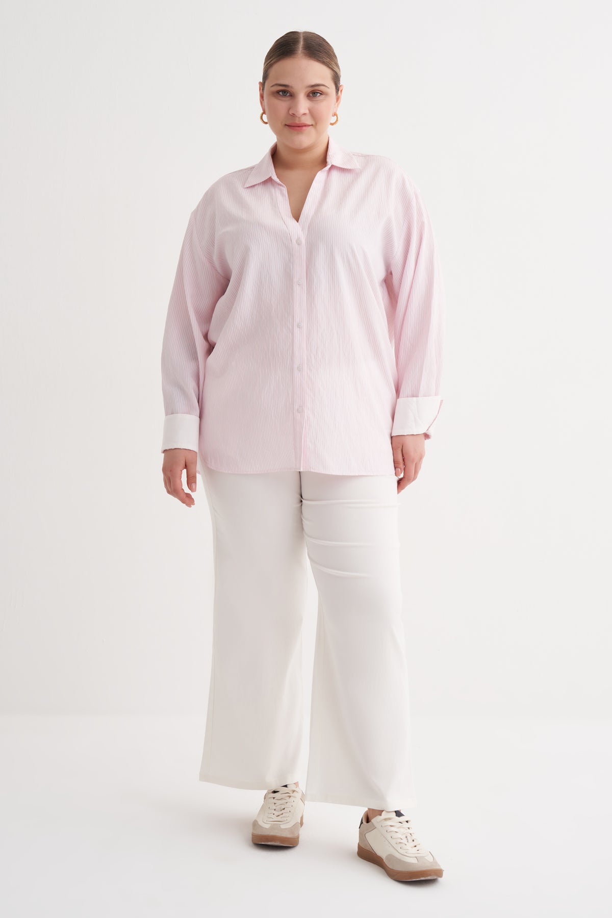 İnce Çizgili Gömlek
