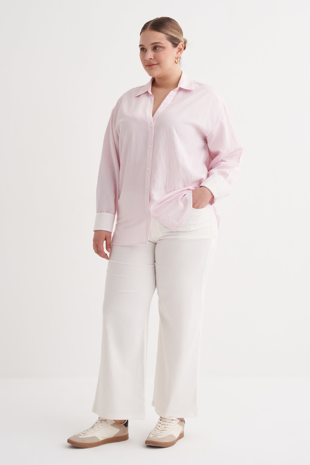 İnce Çizgili Gömlek