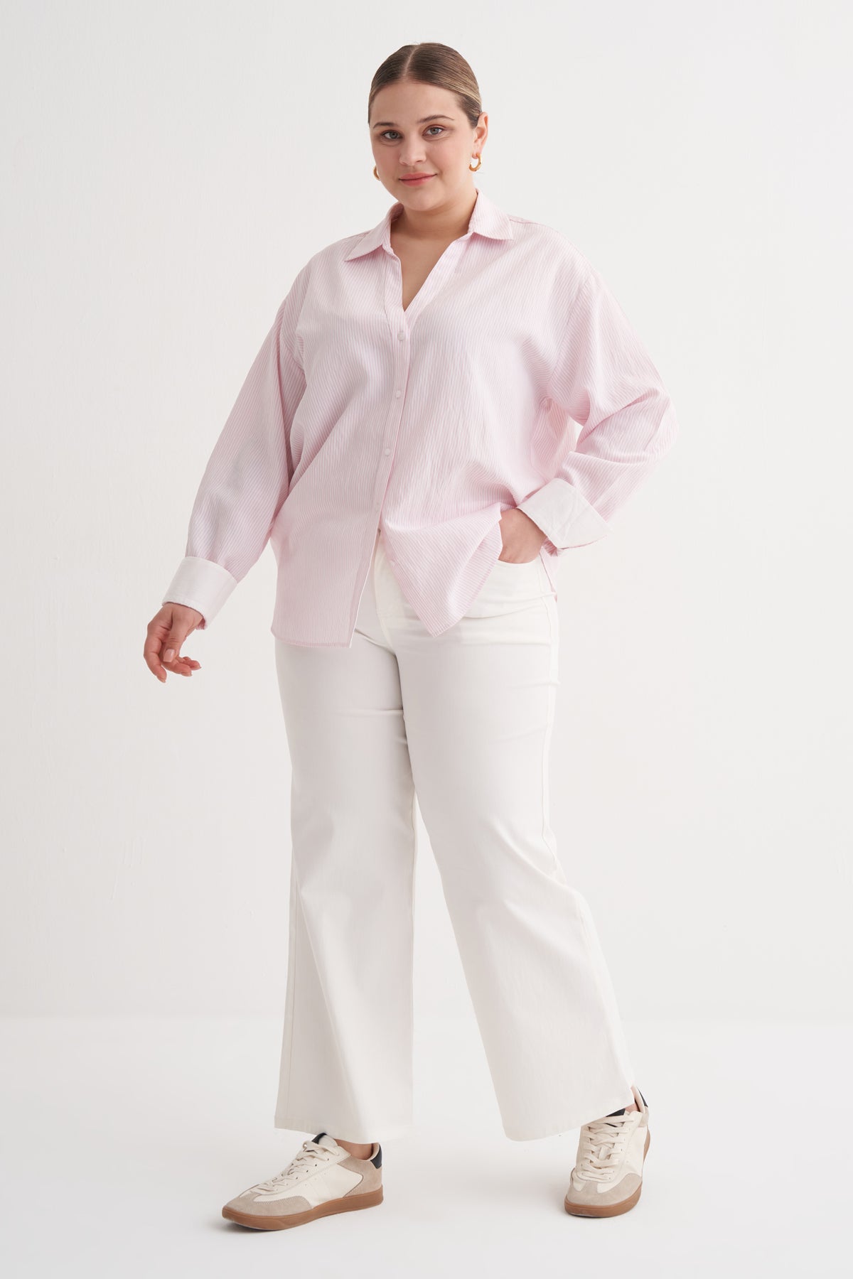 İnce Çizgili Gömlek