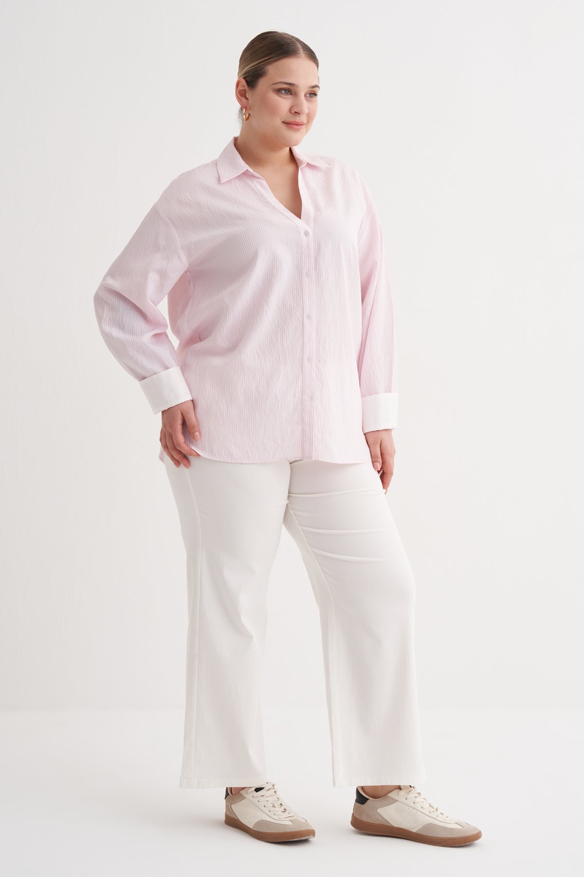 İnce Çizgili Gömlek