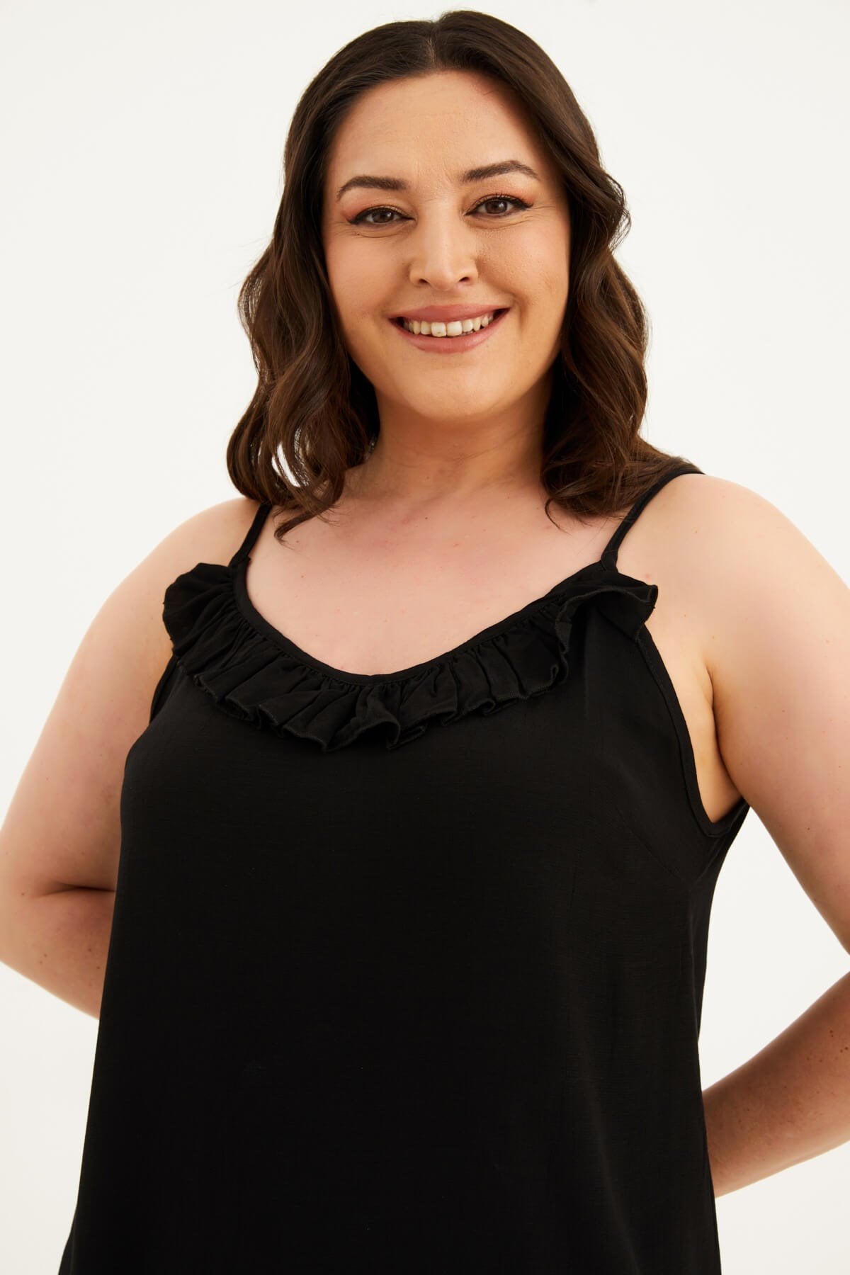 İp Askılı Fırfır Detaylı Bluz