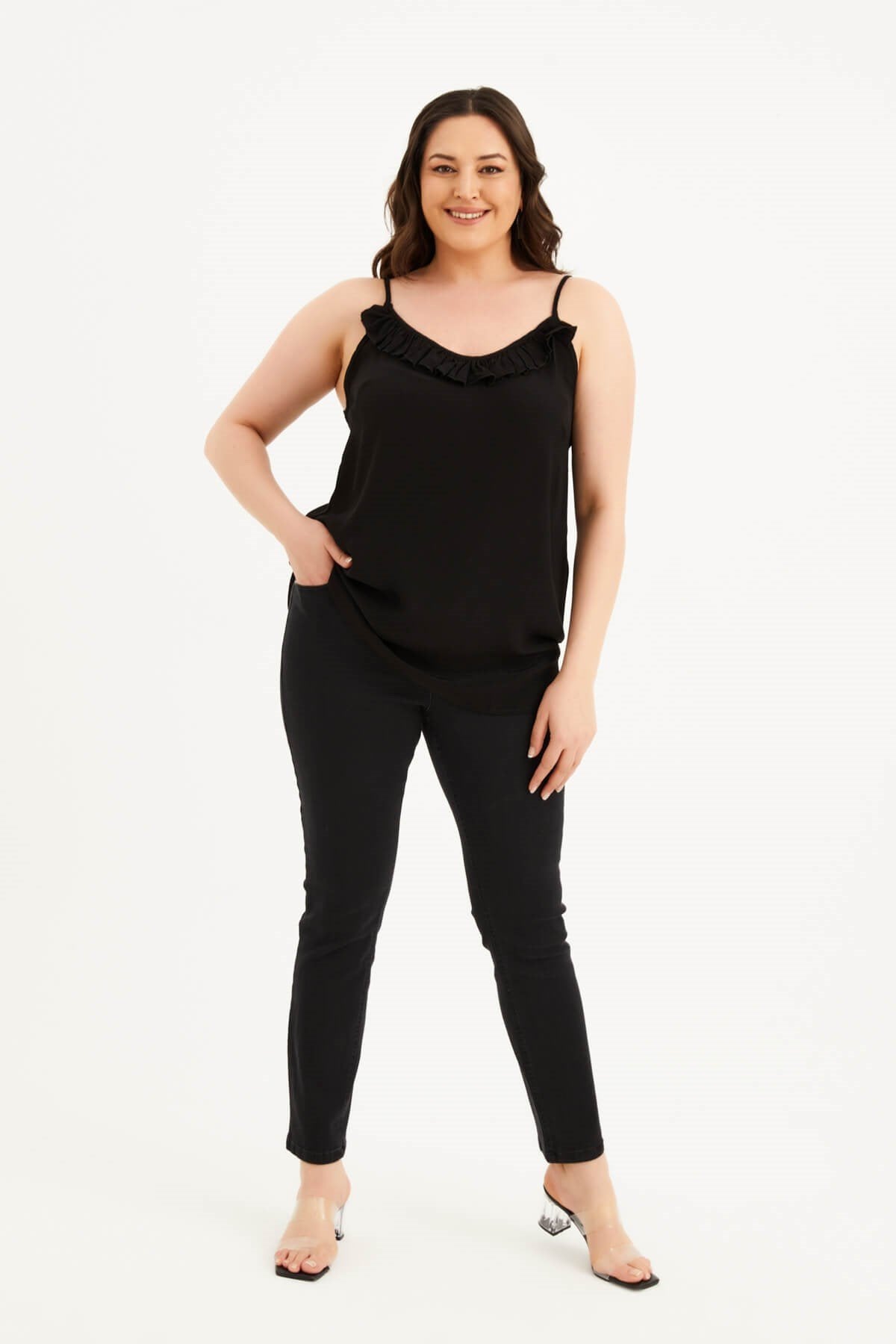 İp Askılı Fırfır Detaylı Bluz