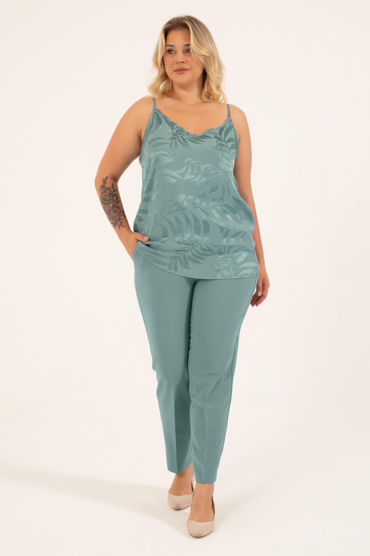 İp Askılı Jakarlı Saten Bluz