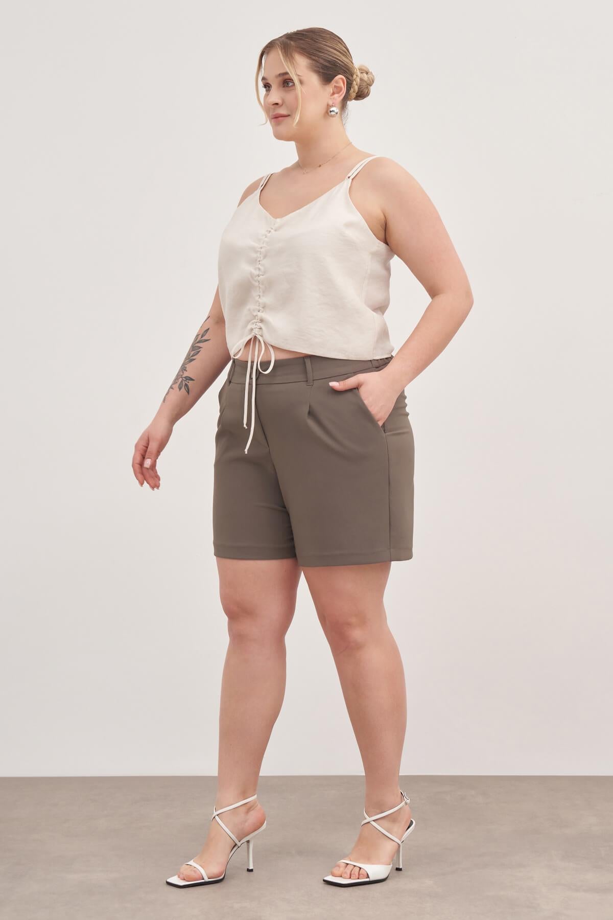 İp Askılı Önü Büzgülü Top