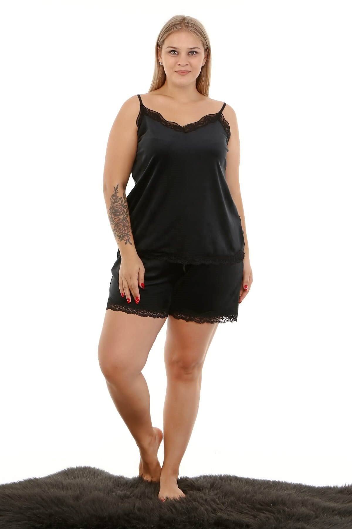 Kadife Beli Lastikli Dantelli Şort