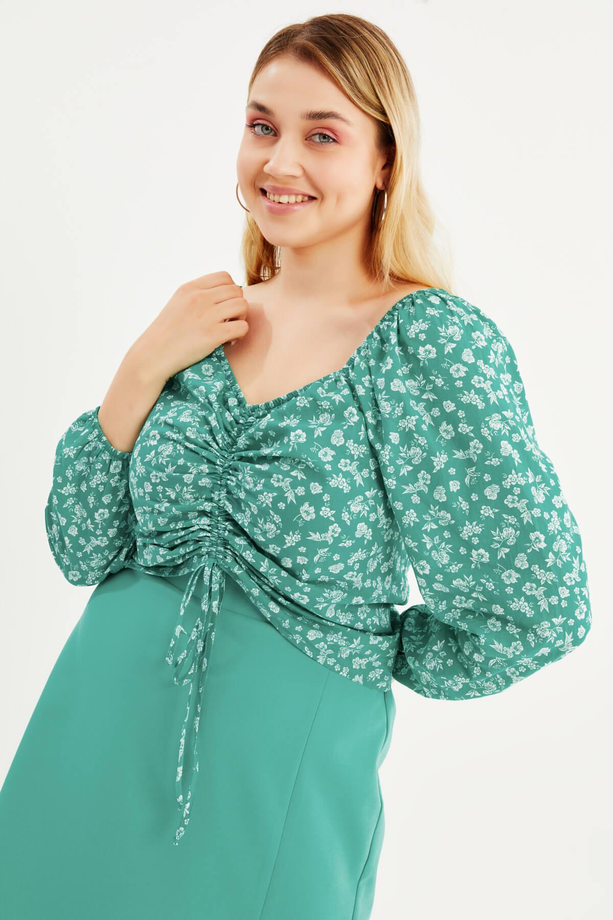 Kare Yaka Büzgülü Top