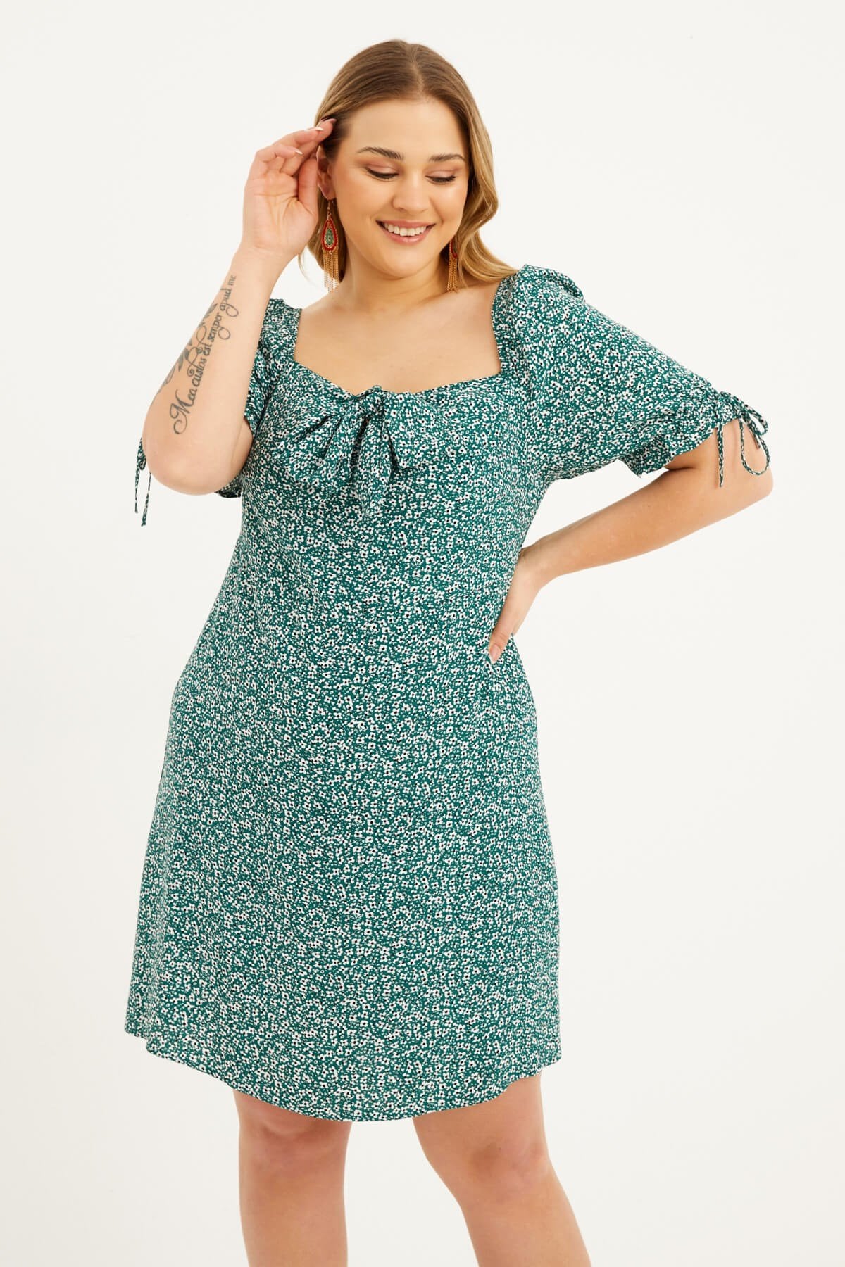 Kare Yaka Önü Bağlamalı Gipeli Elbise