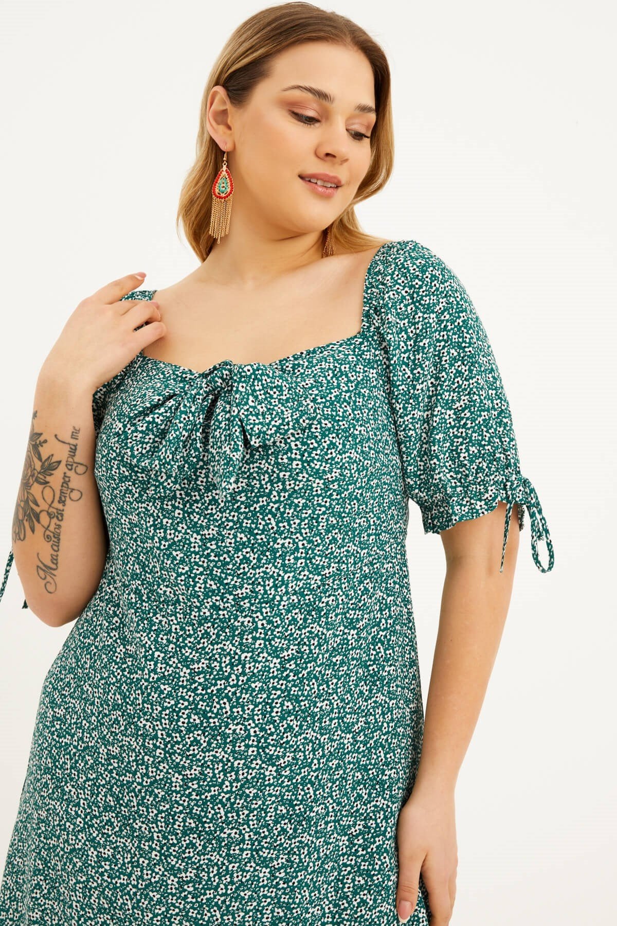 Kare Yaka Önü Bağlamalı Gipeli Elbise