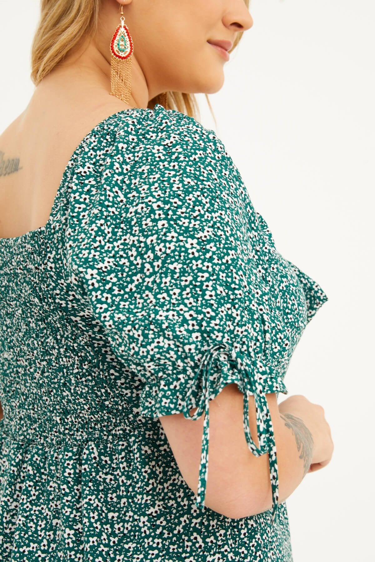 Kare Yaka Önü Bağlamalı Gipeli Elbise