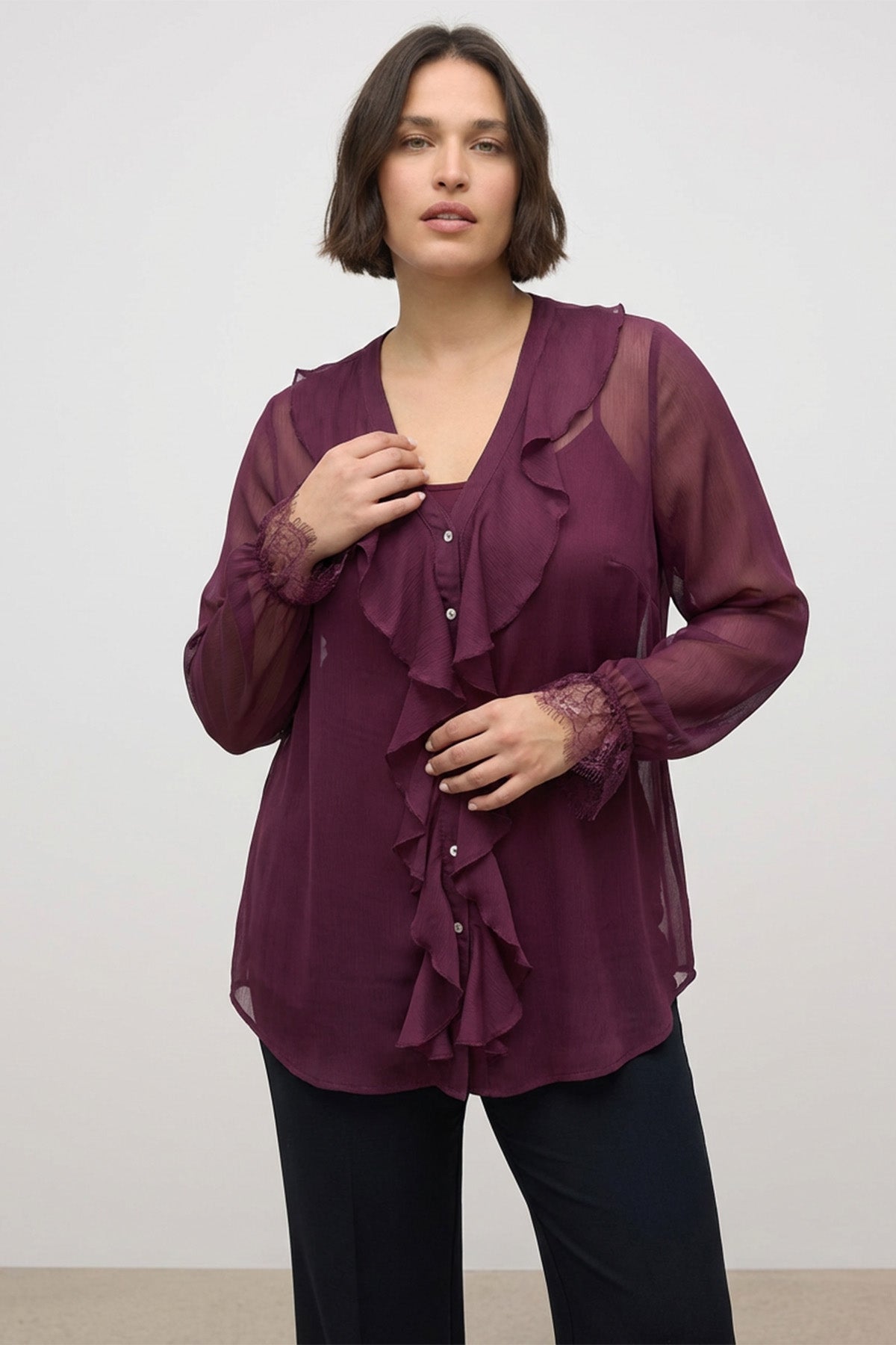 Kol Ucu Dantelli Volanlı Bluz