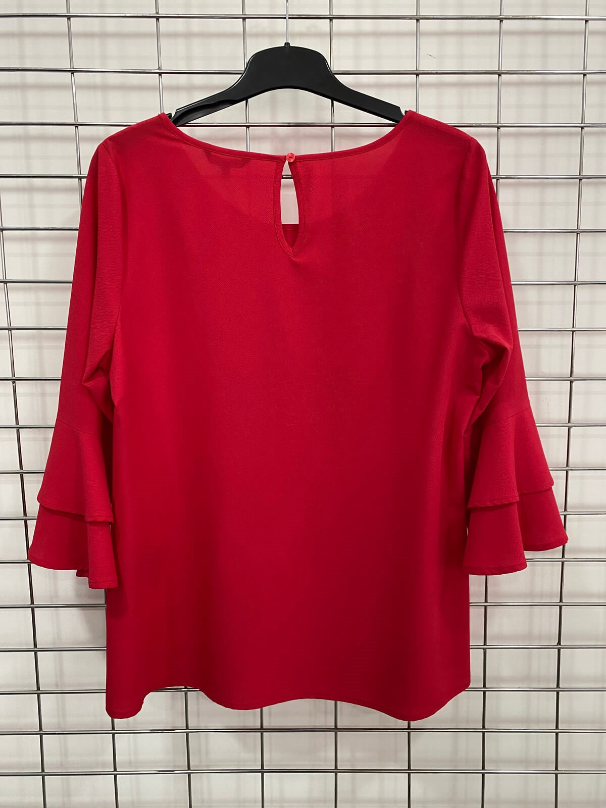 Kolları Volanlı Arka Yaka Düğmeli Bluz