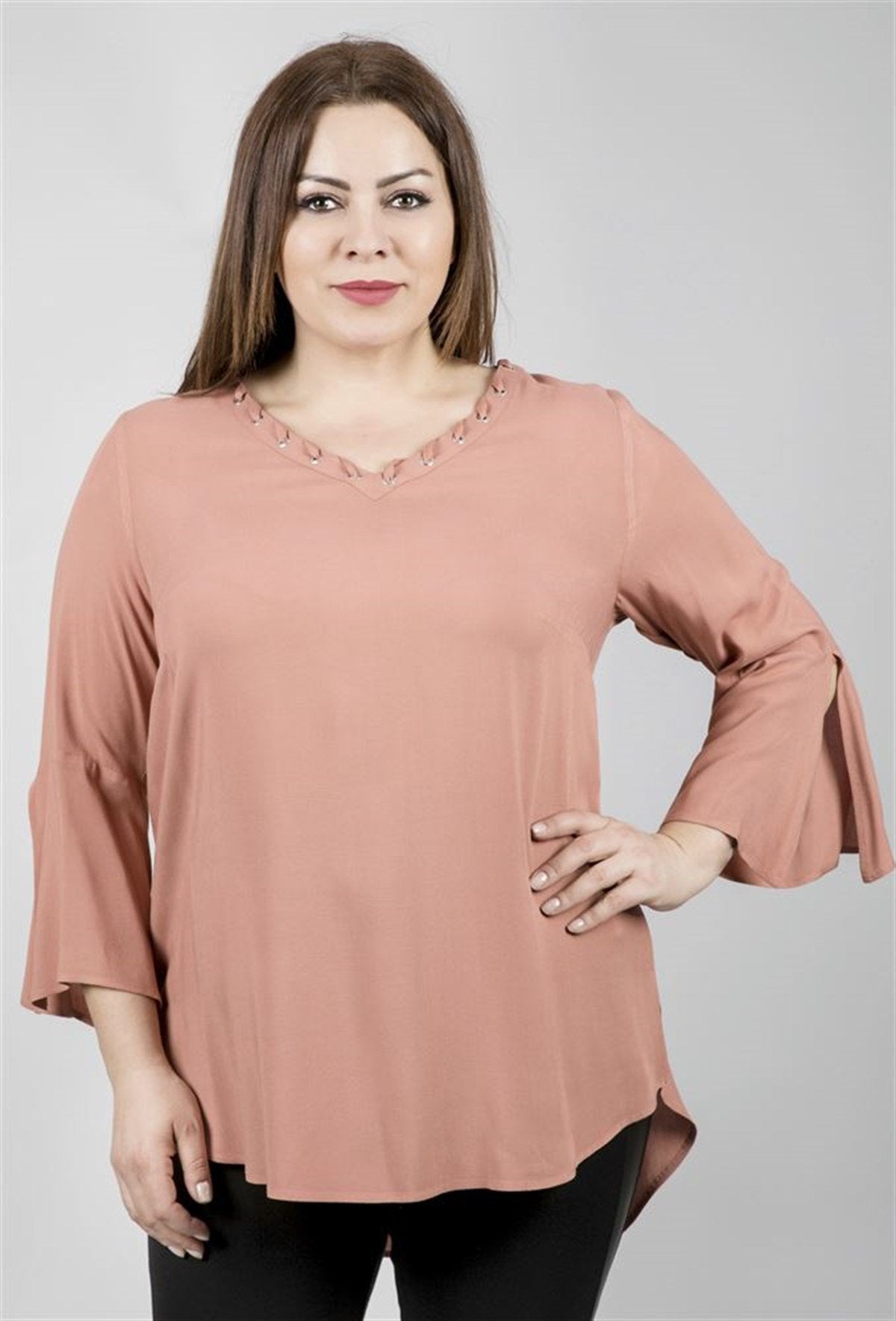 Kuşgözü Detaylı V Yakalı 3/4 Kollu Bluz