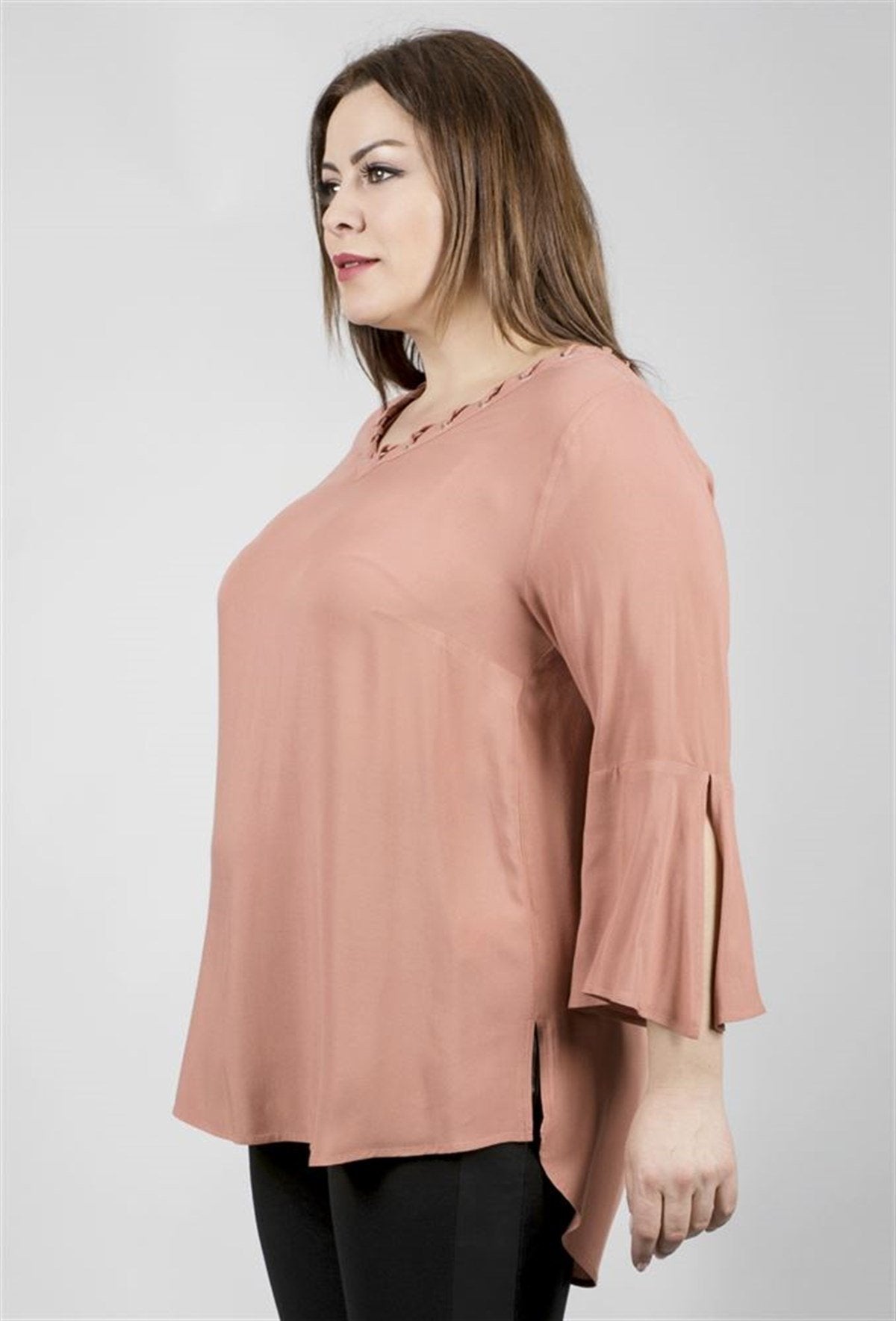 Kuşgözü Detaylı V Yakalı 3/4 Kollu Bluz