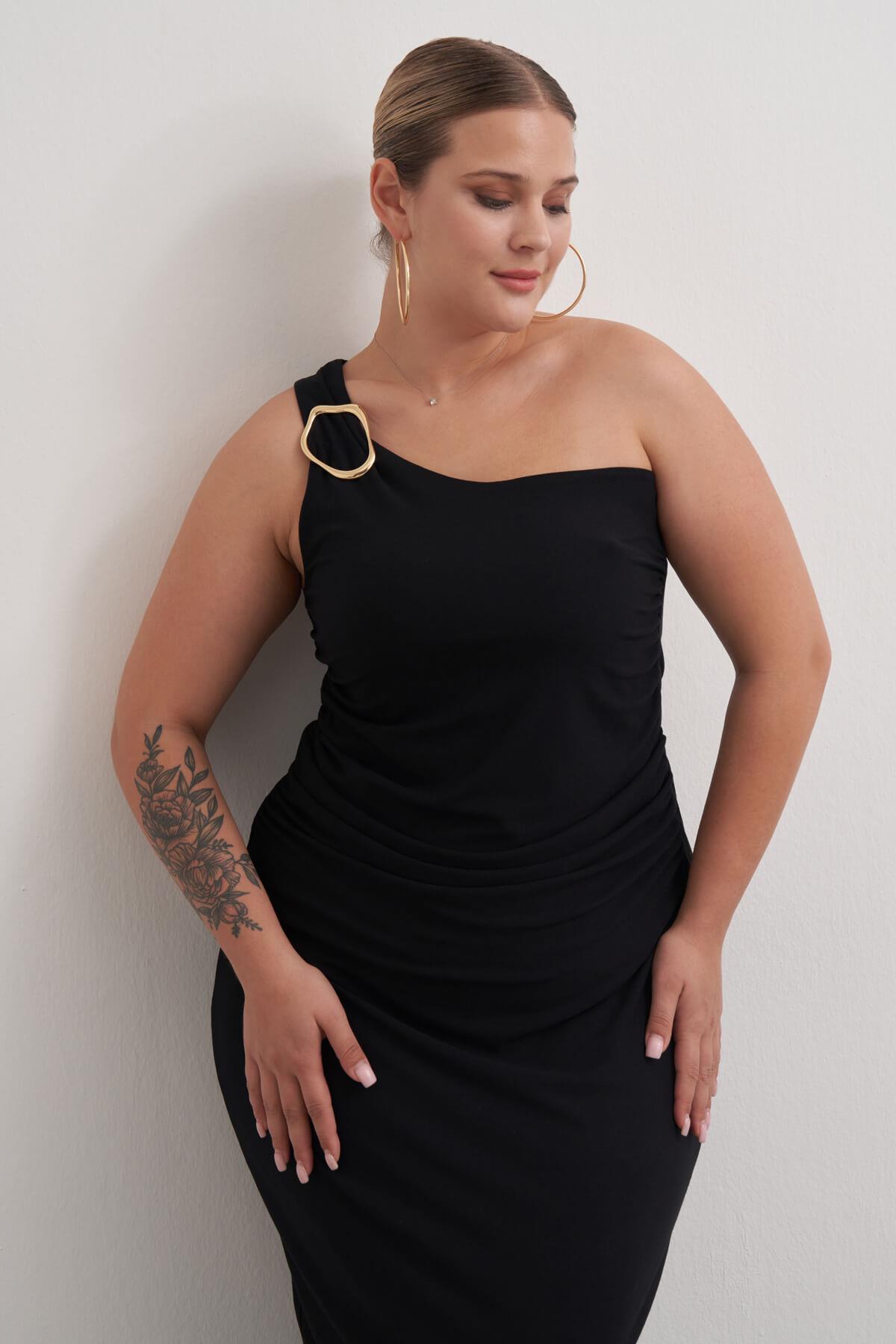 Metal Toka Detaylı Tek Omuz Elbise