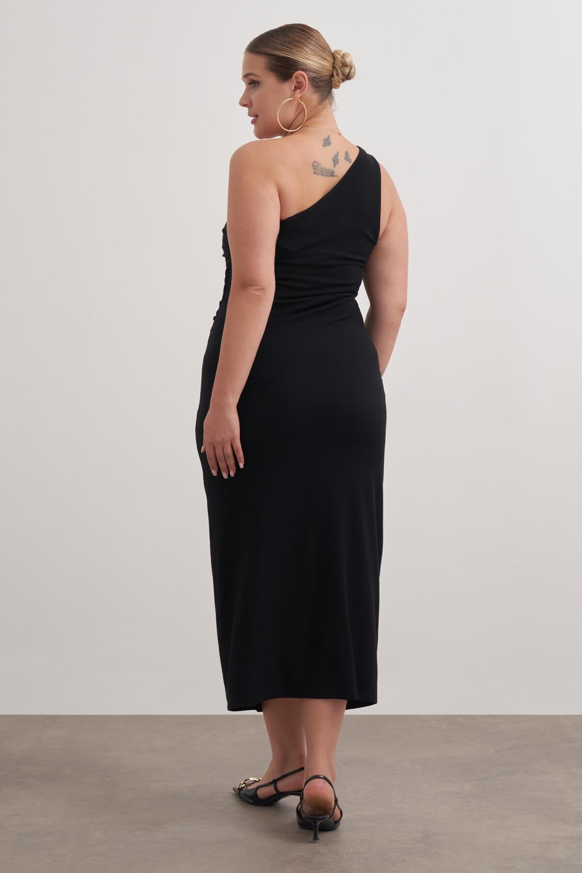 Metal Toka Detaylı Tek Omuz Elbise