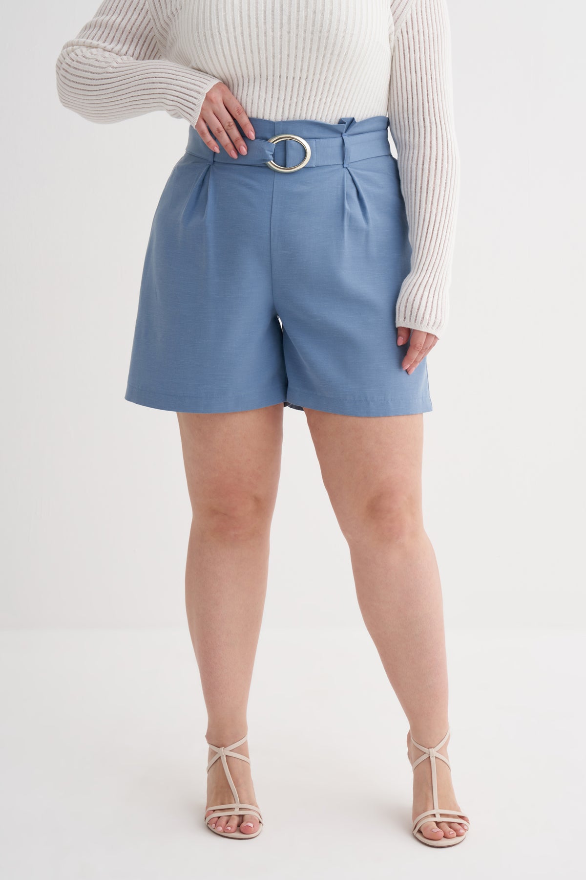 Metal Tokalı Pileli Şort