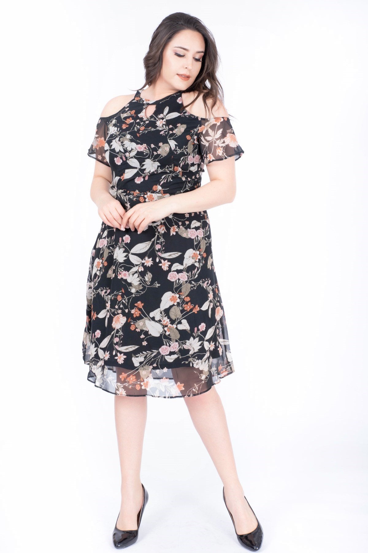 Omuzları Açık Astarlı Şifon Elbise