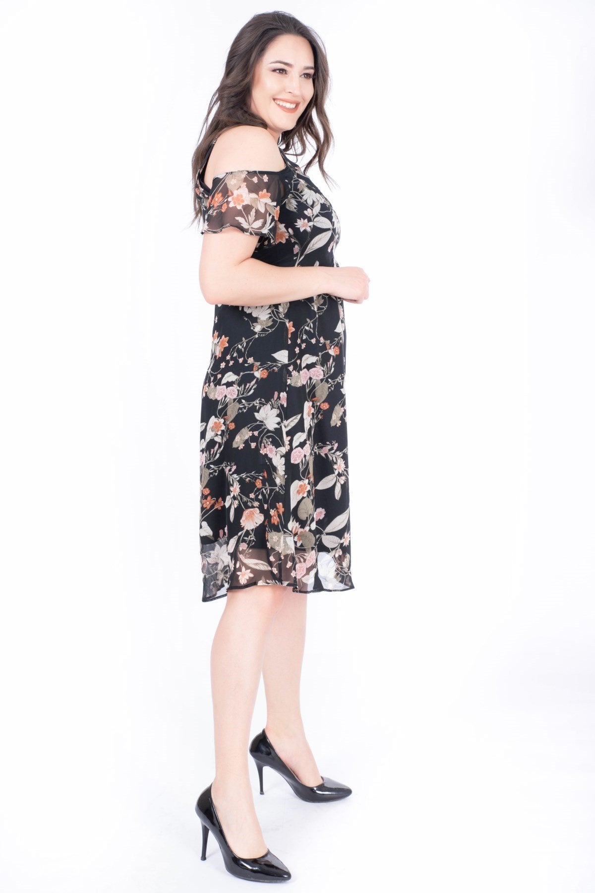 Omuzları Açık Astarlı Şifon Elbise