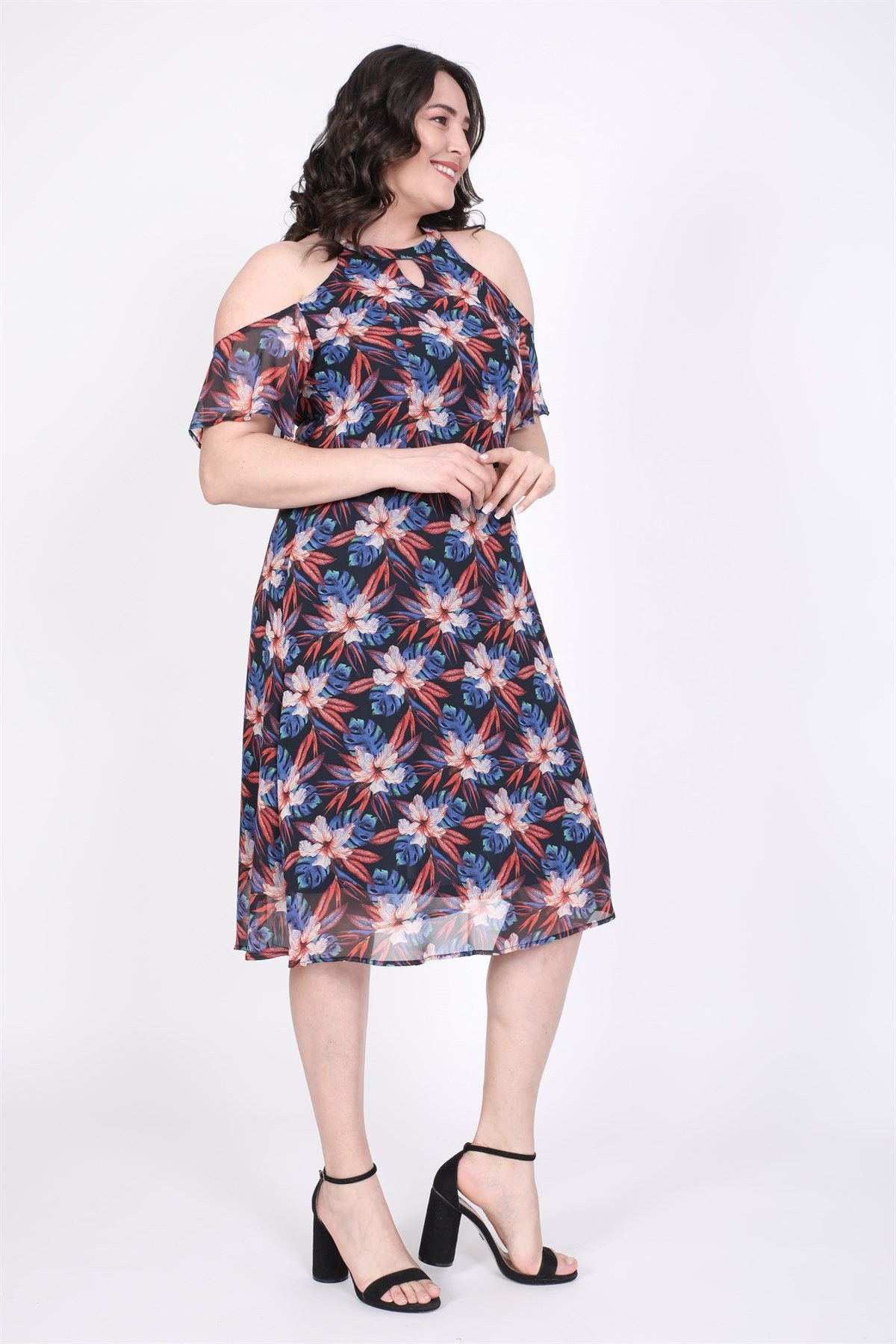 Omuzları Açık Astarlı Şifon Elbise