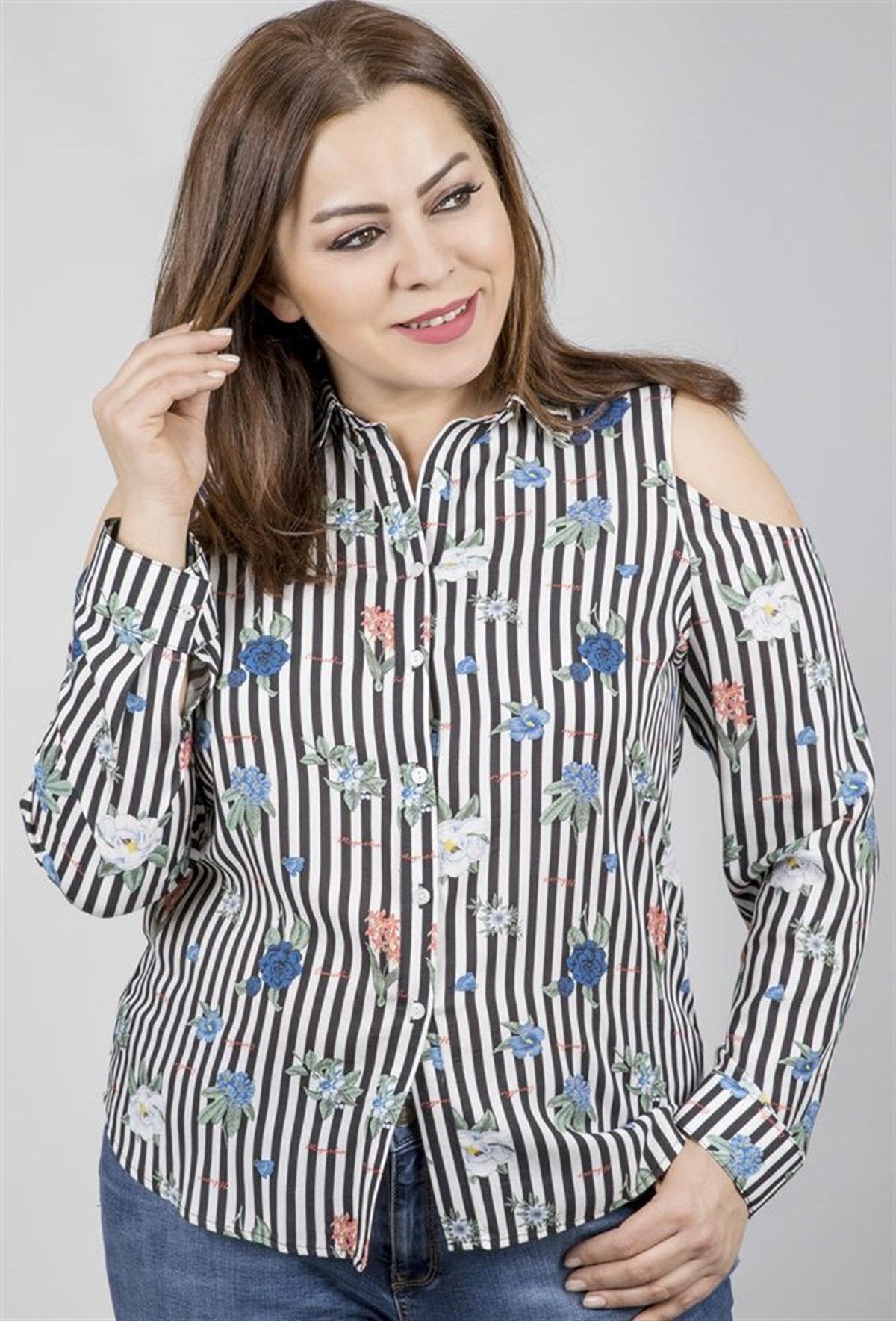 Omuzları Açık Uzun Kollu Gömlek