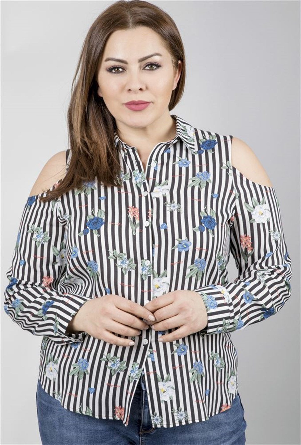 Omuzları Açık Uzun Kollu Gömlek