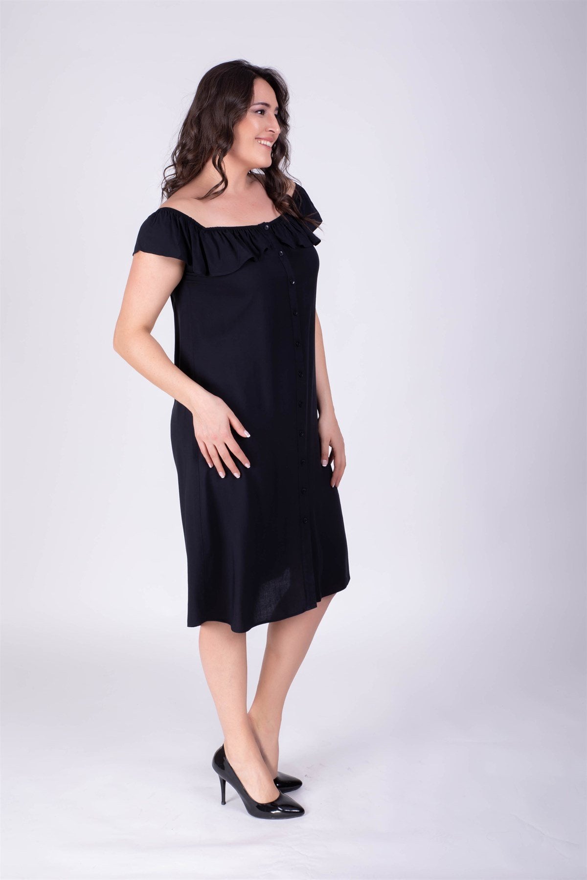 Omuzları Açık Volanlı Elbise