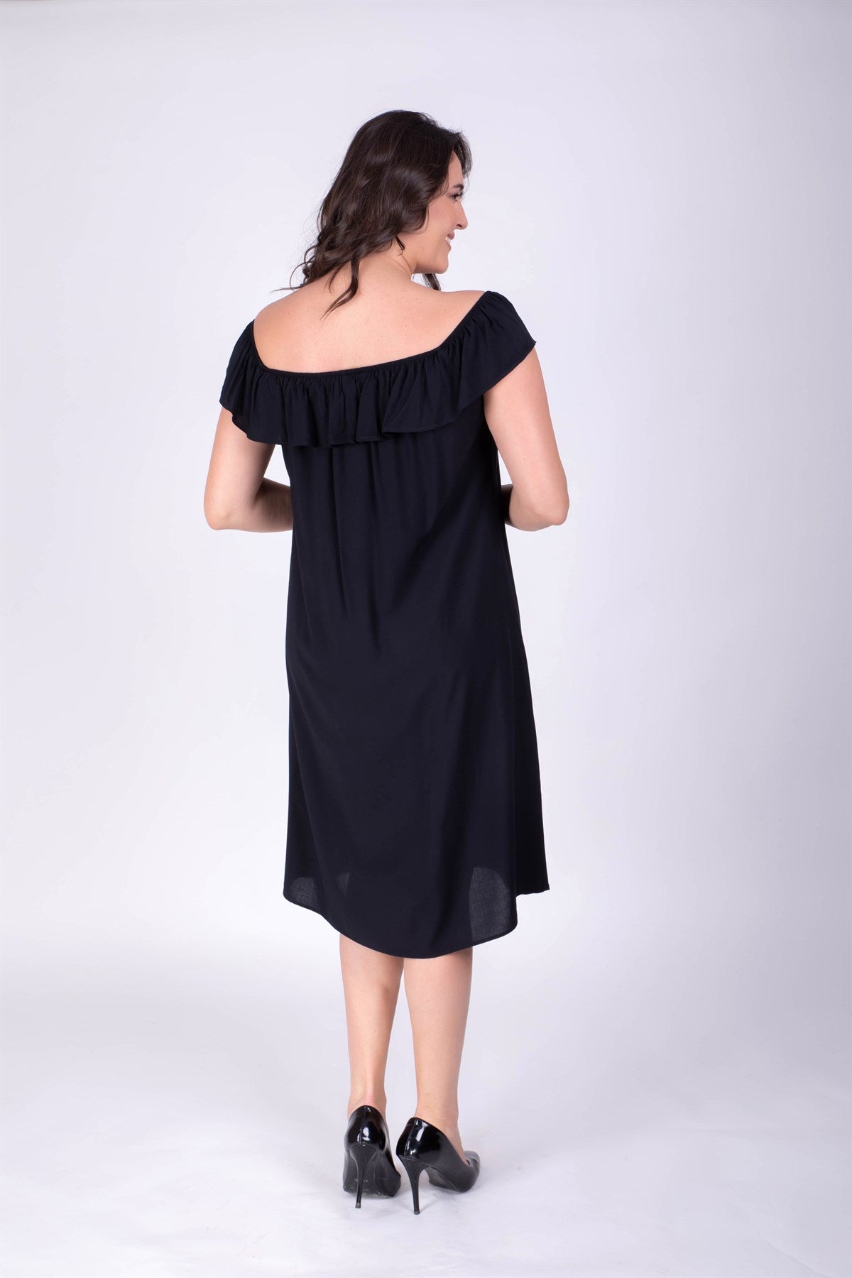 Omuzları Açık Volanlı Elbise