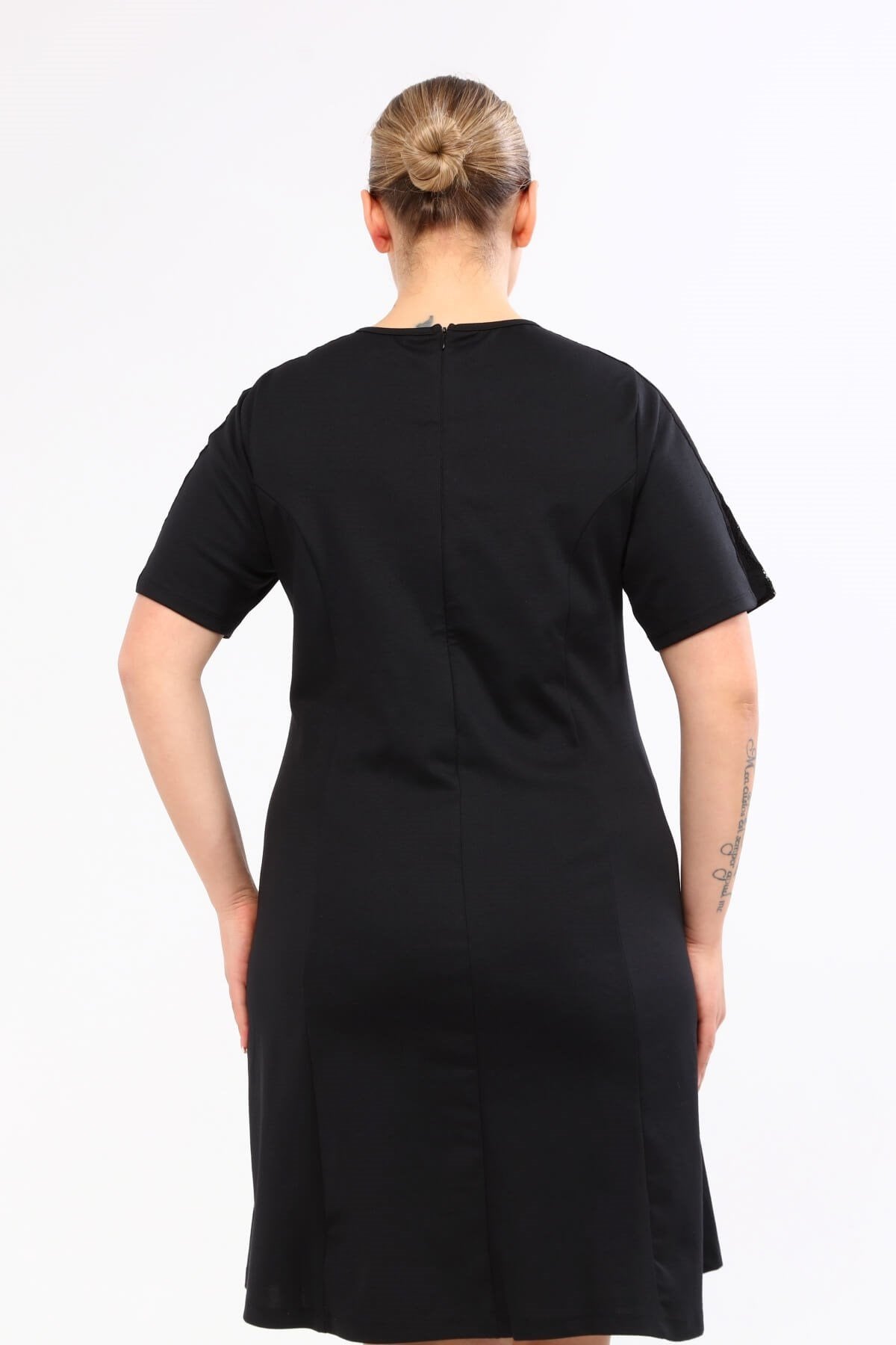 Omuzları Dantel ve Şerit Detaylı Elbise