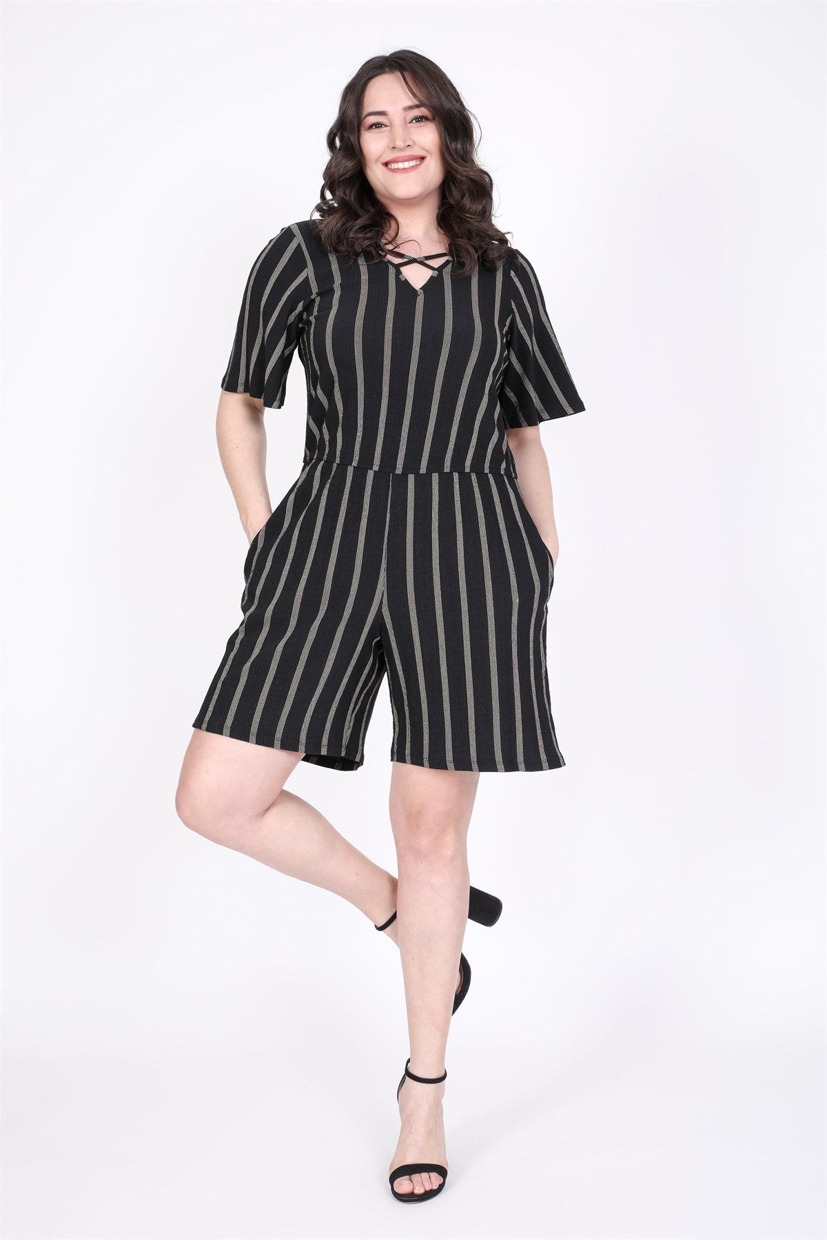 Ön Çapraz Detaylı Kısa Tulum