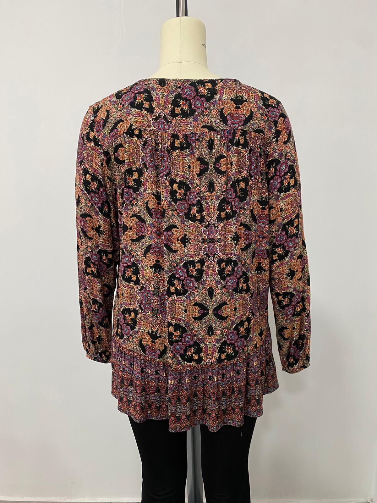 Önü Bağcıklı Eteği Fırfırlı Bluz