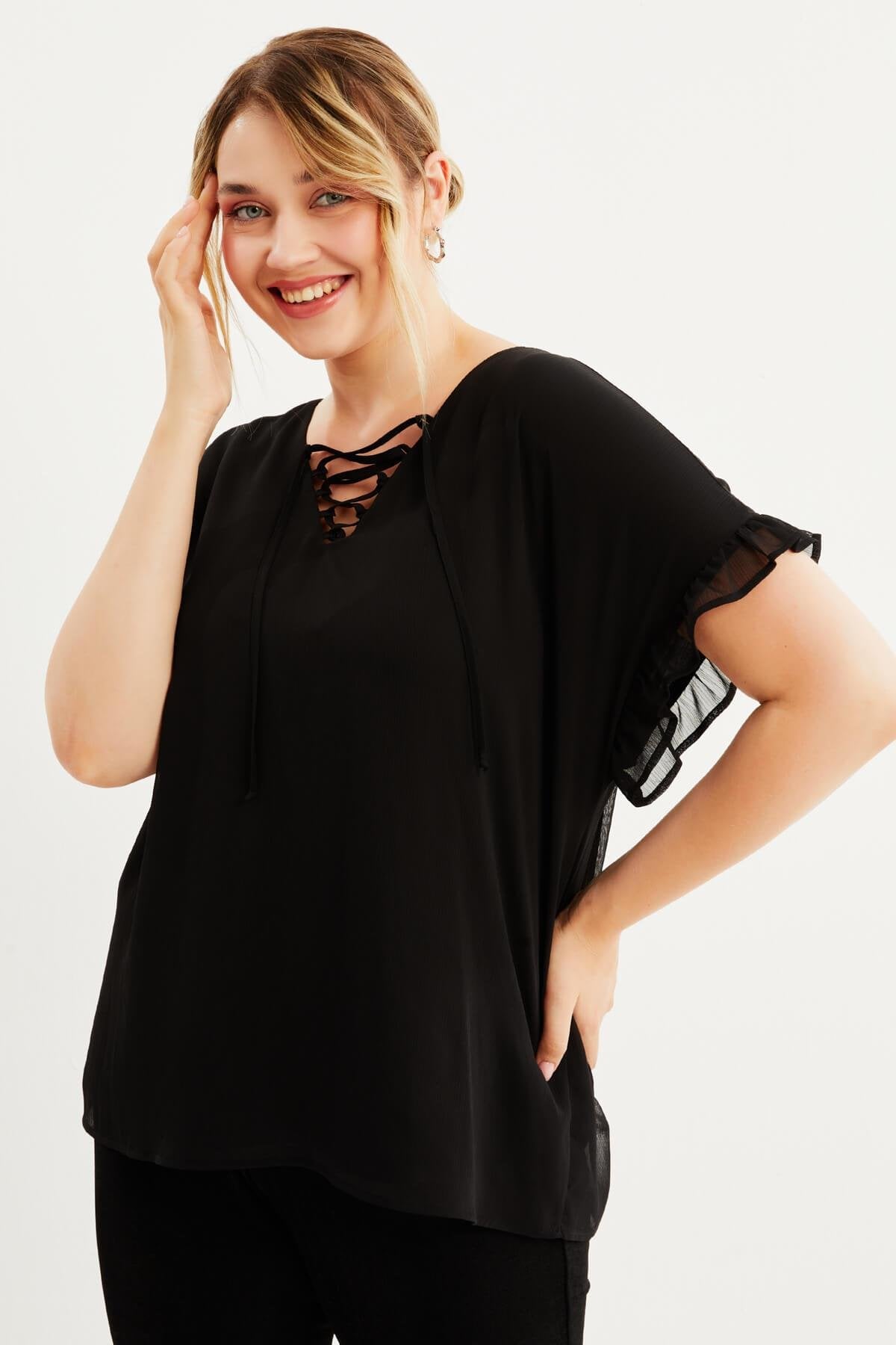 Önü Bağcıklı Fırfır Detaylı Şifon Bluz