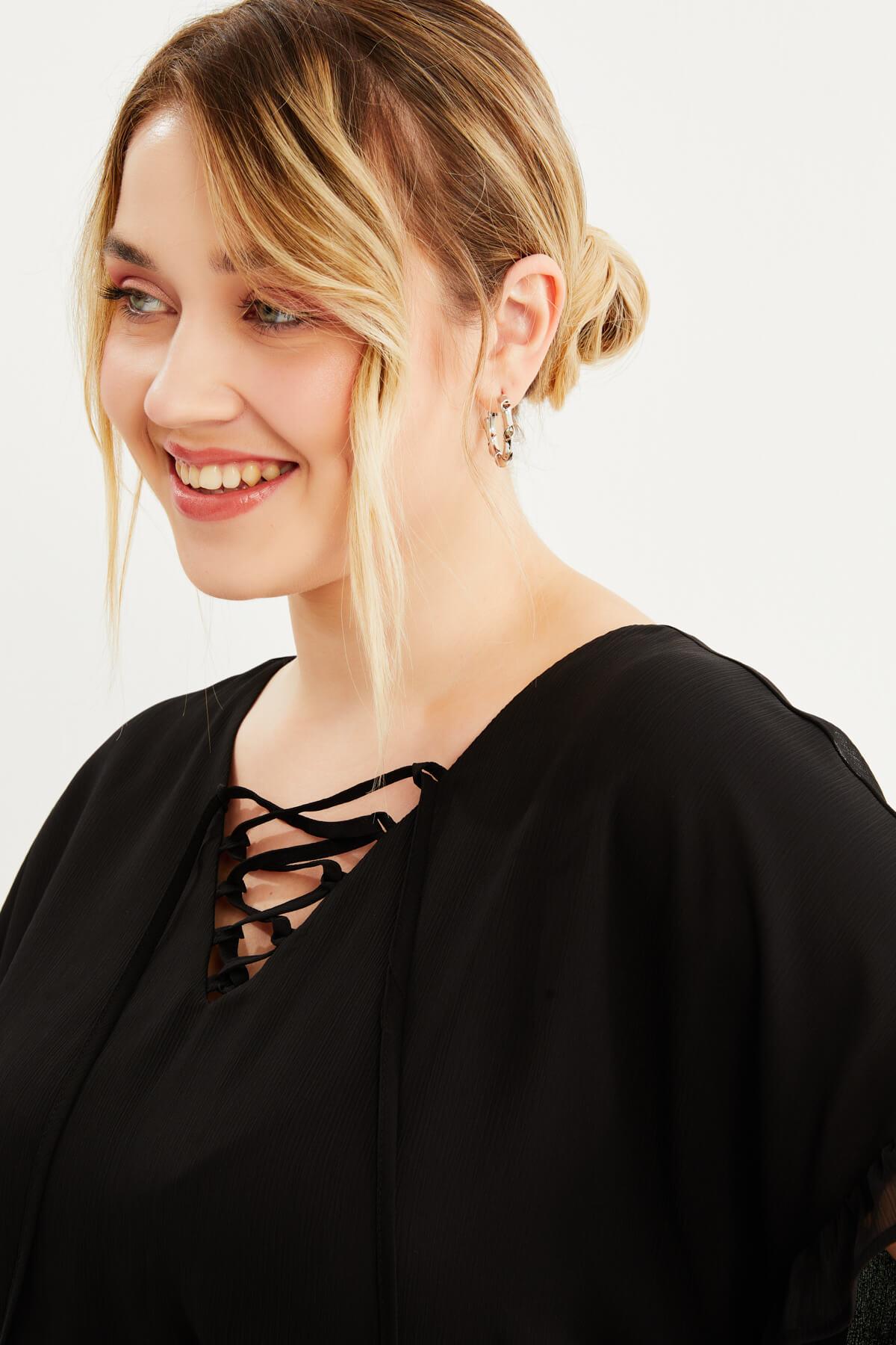 Önü Bağcıklı Fırfır Detaylı Şifon Bluz