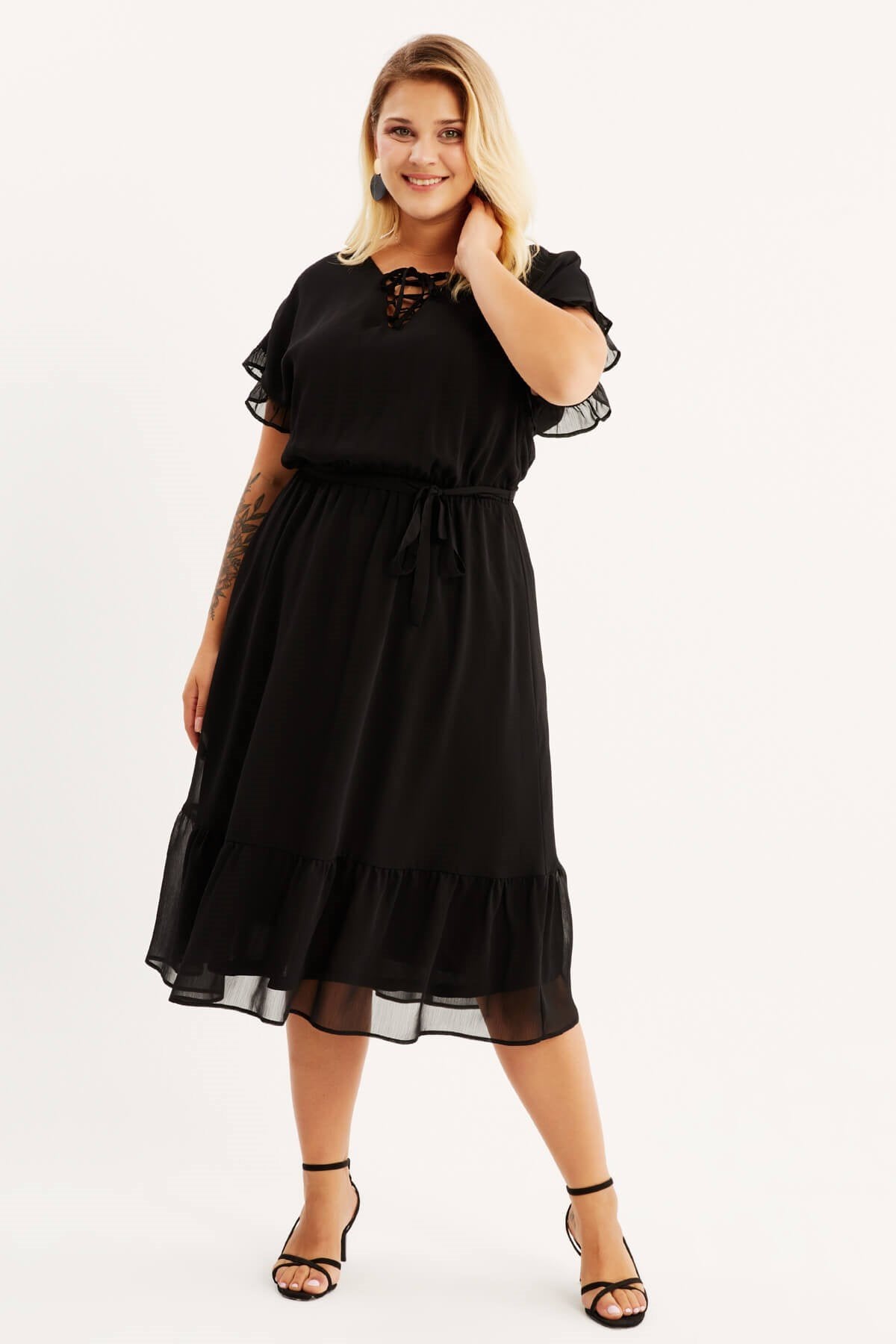 Önü Bağcıklı Fırfır Detaylı Şifon Elbise