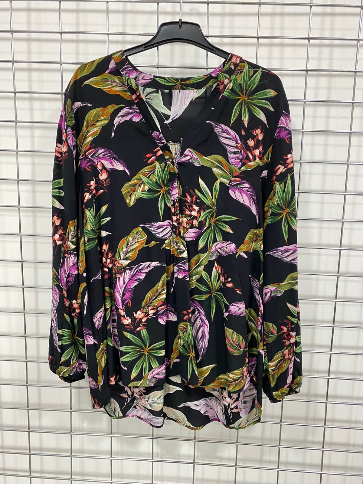 Önü Büzgü Detaylı Düğmeli Bluz