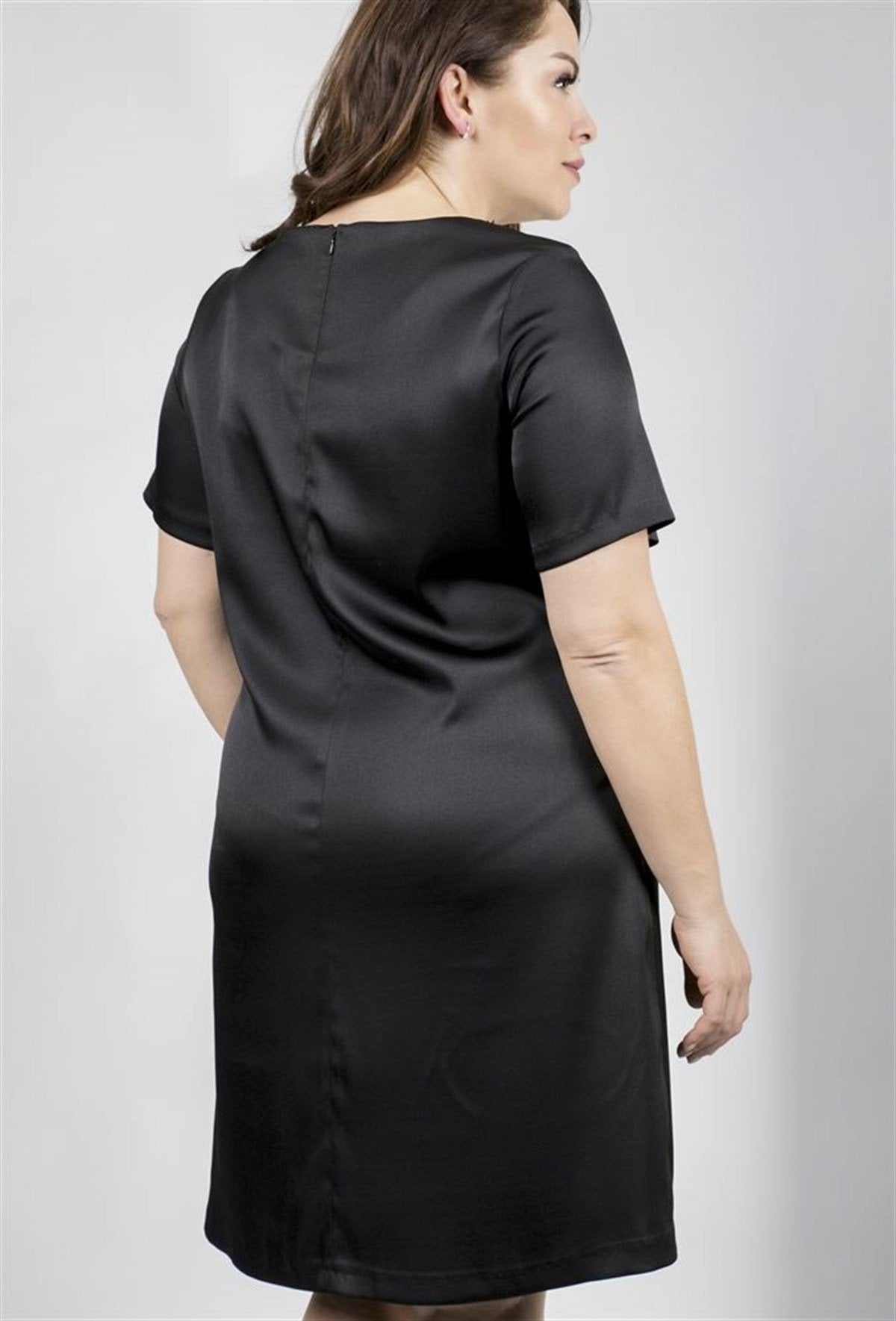 Önü Dantel Detaylı Kısa Kollu Saten Elbise