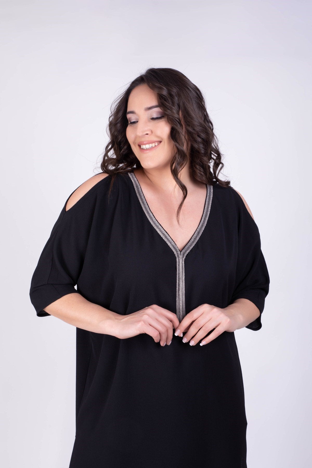 Önü Zincirli Omuzları Açık Yırtmaçlı Tunik