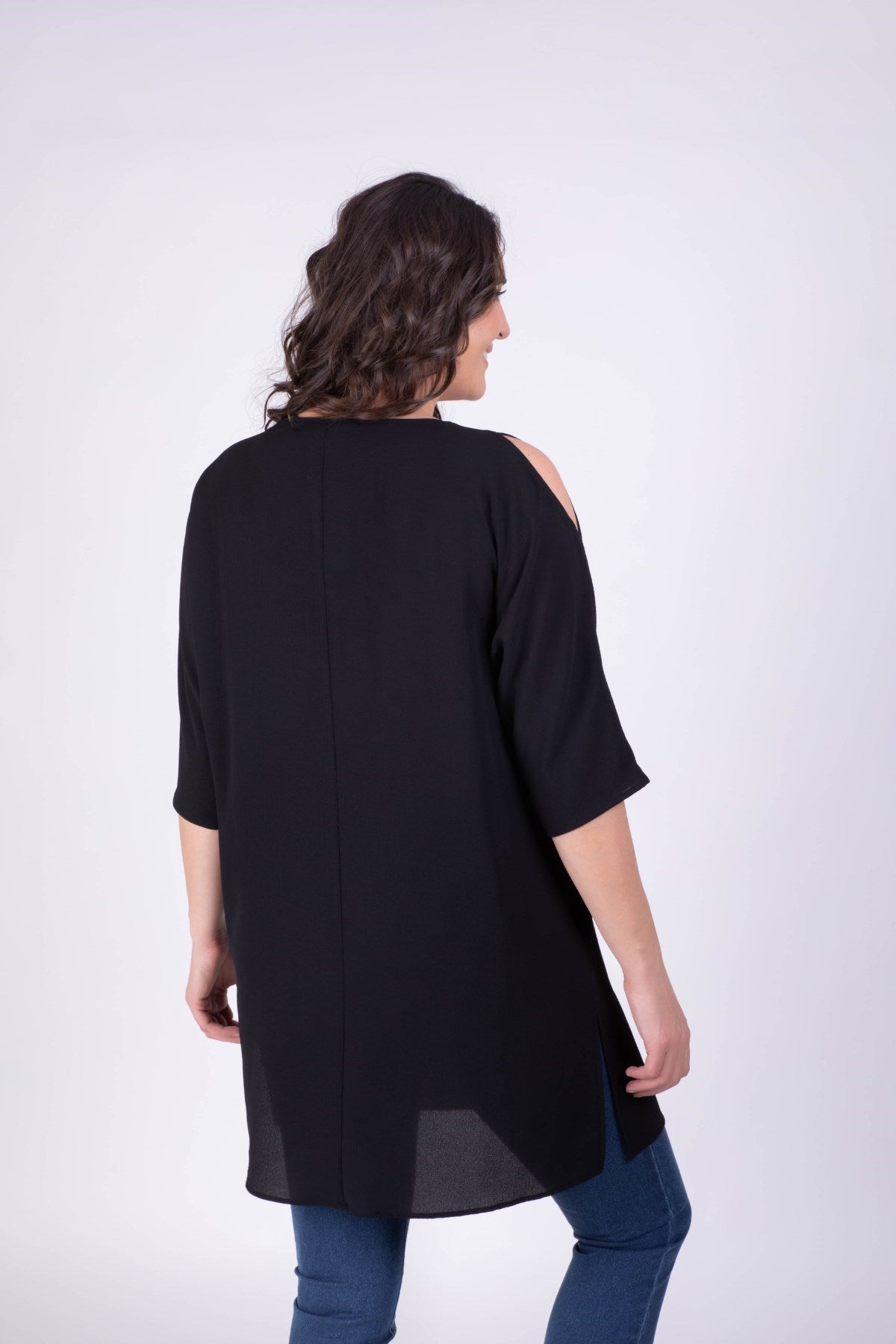 Önü Zincirli Omuzları Açık Yırtmaçlı Tunik