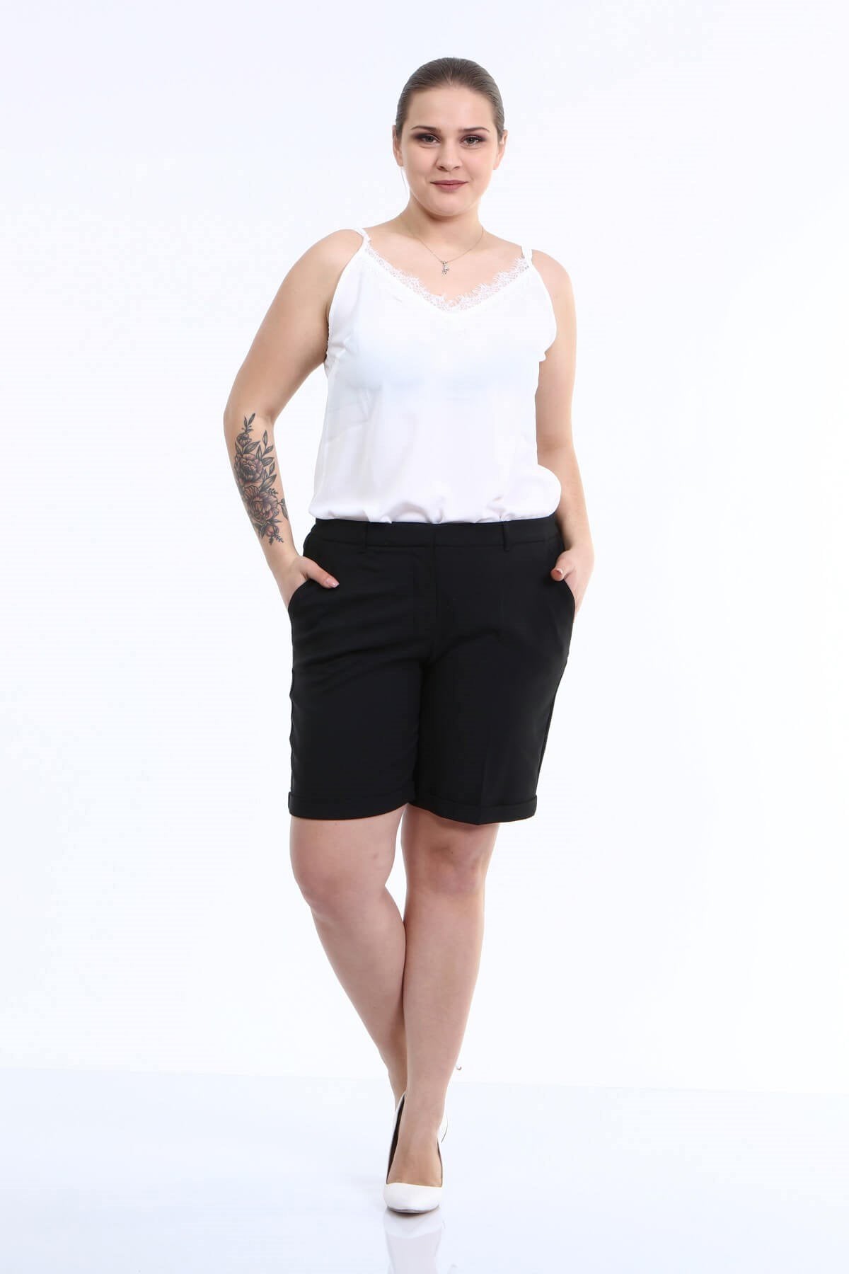 Paçası Katlamalı Şort