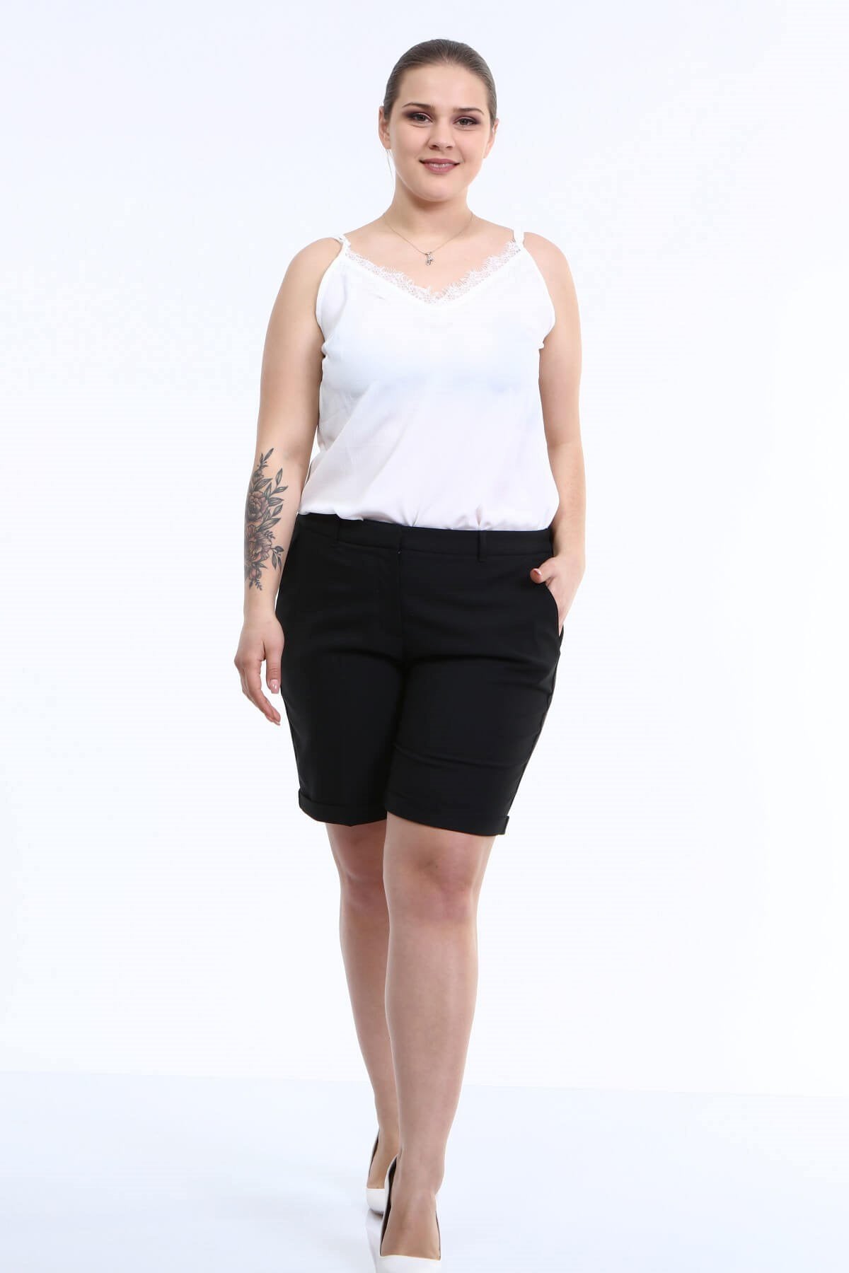 Paçası Katlamalı Şort