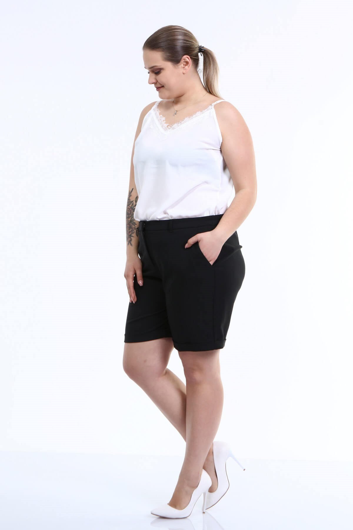 Paçası Katlamalı Şort