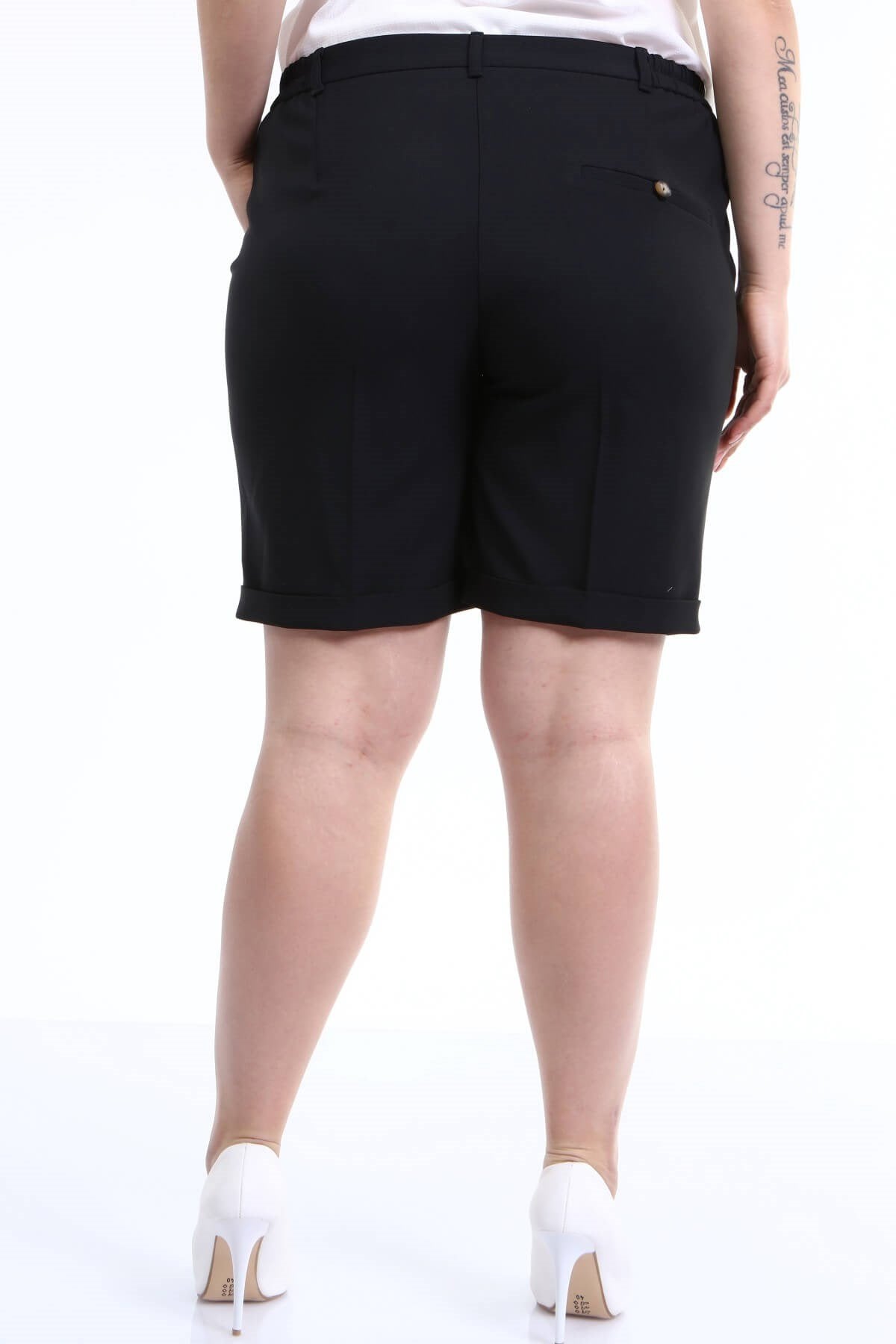 Paçası Katlamalı Şort