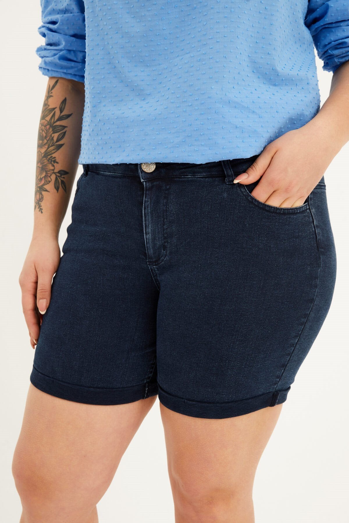 Paçası Katlı Denim Şort