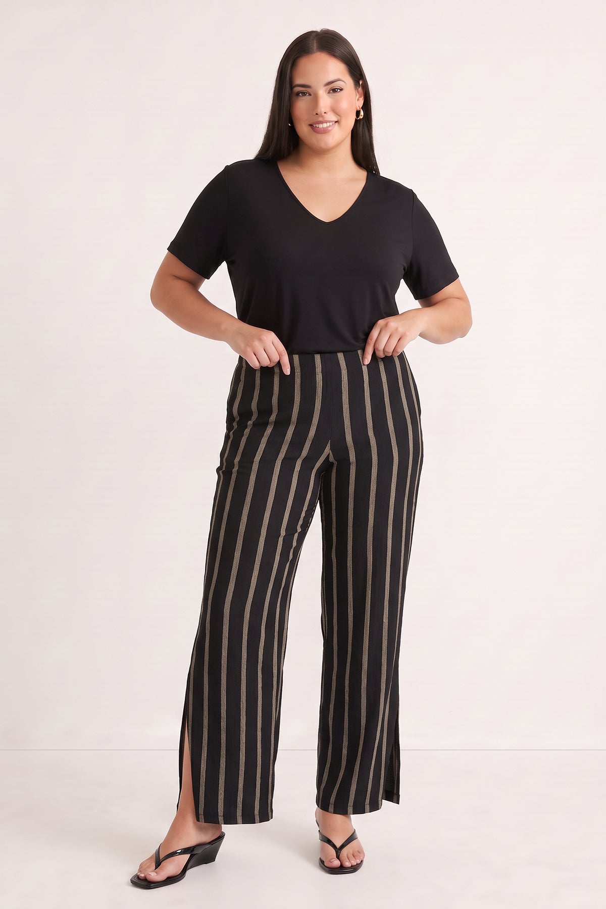 Paçası Yırtmaçlı Beli Lastikli Pantolon