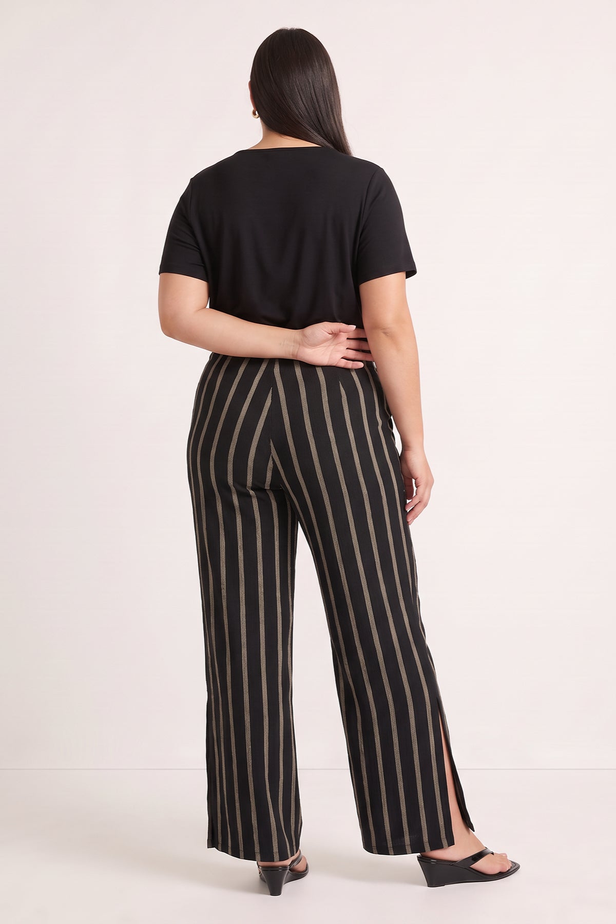 Paçası Yırtmaçlı Beli Lastikli Pantolon