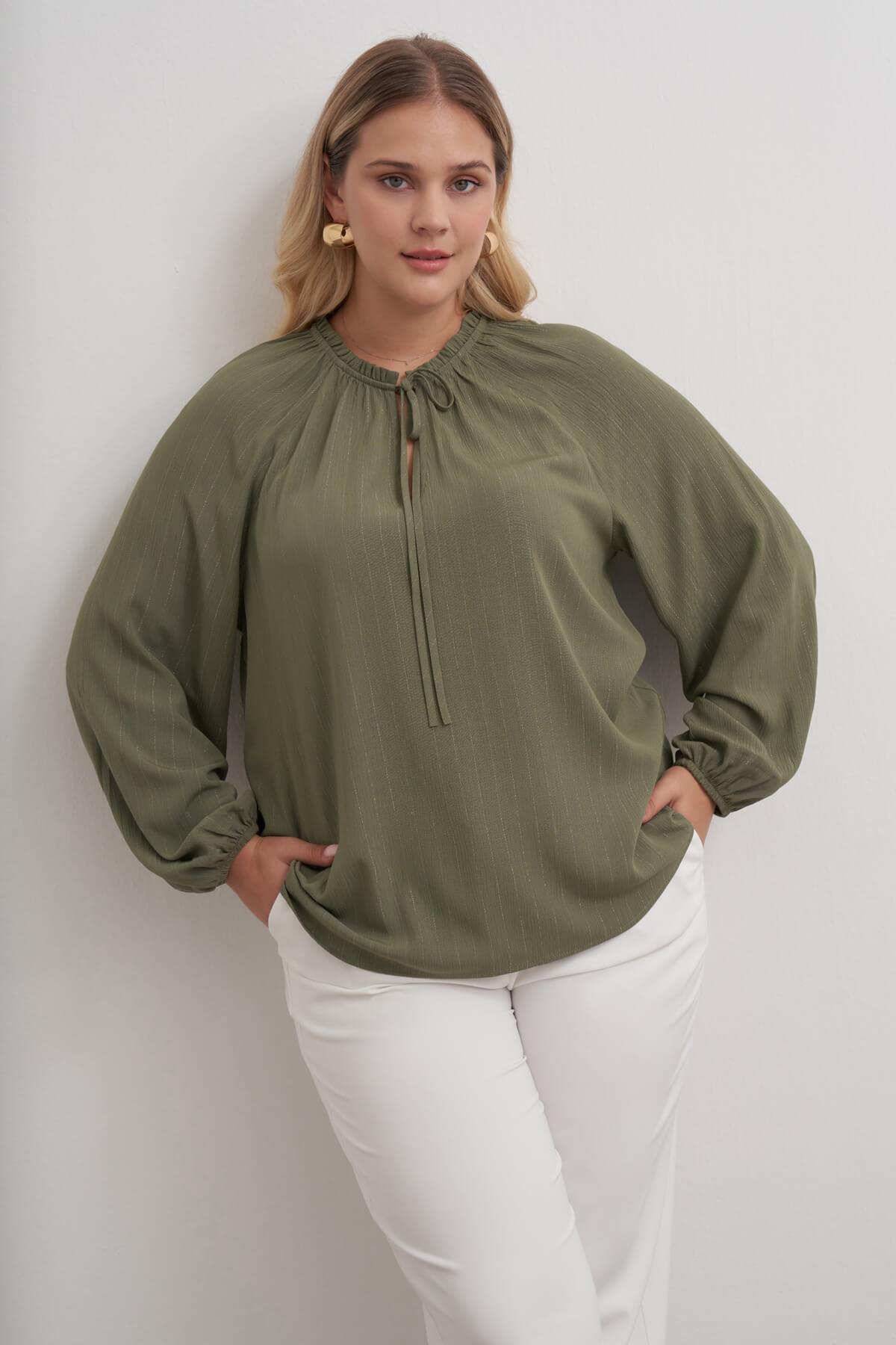 Parıltılı İplikli Bağcıklı Bluz