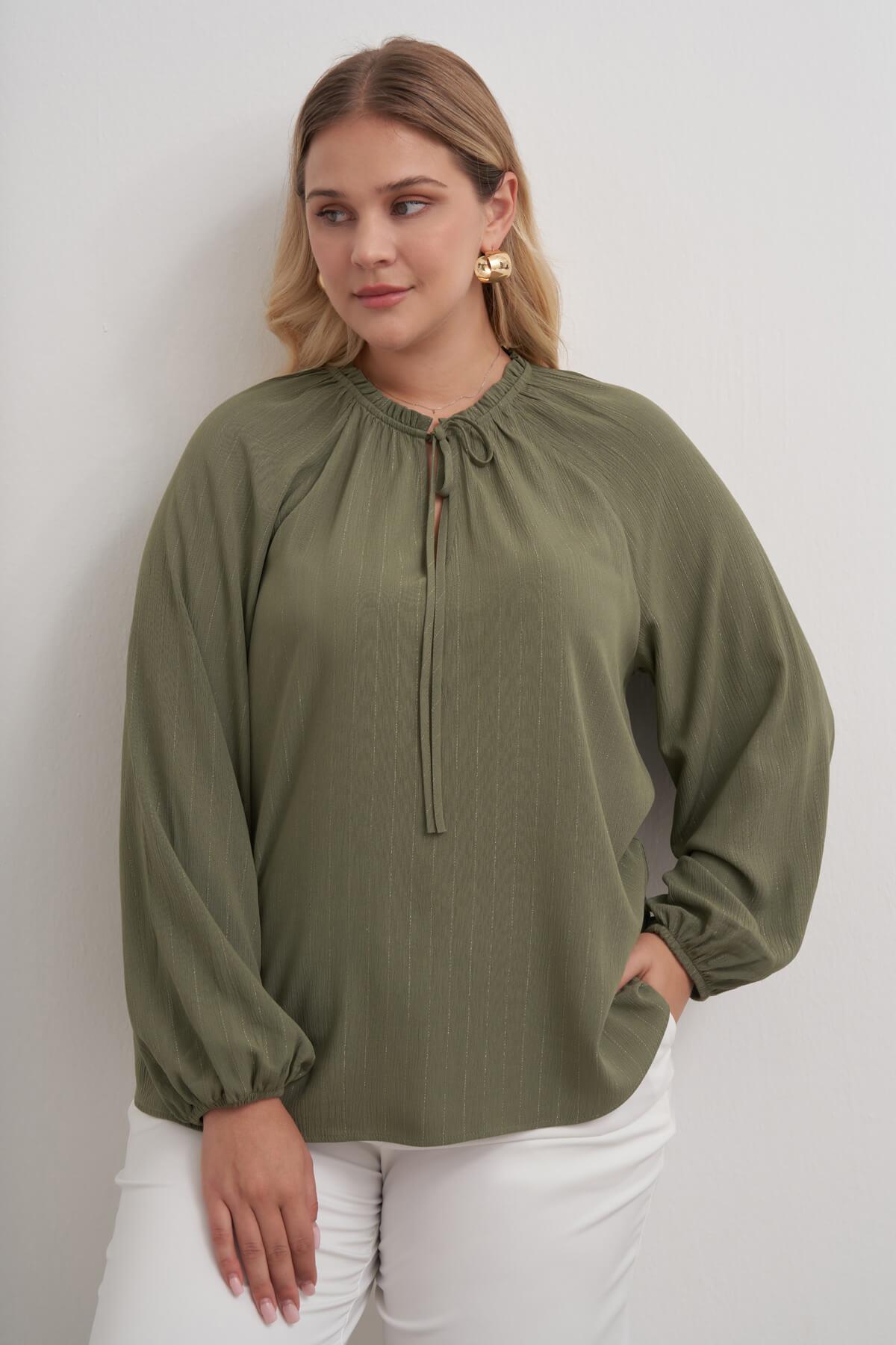 Parıltılı İplikli Bağcıklı Bluz